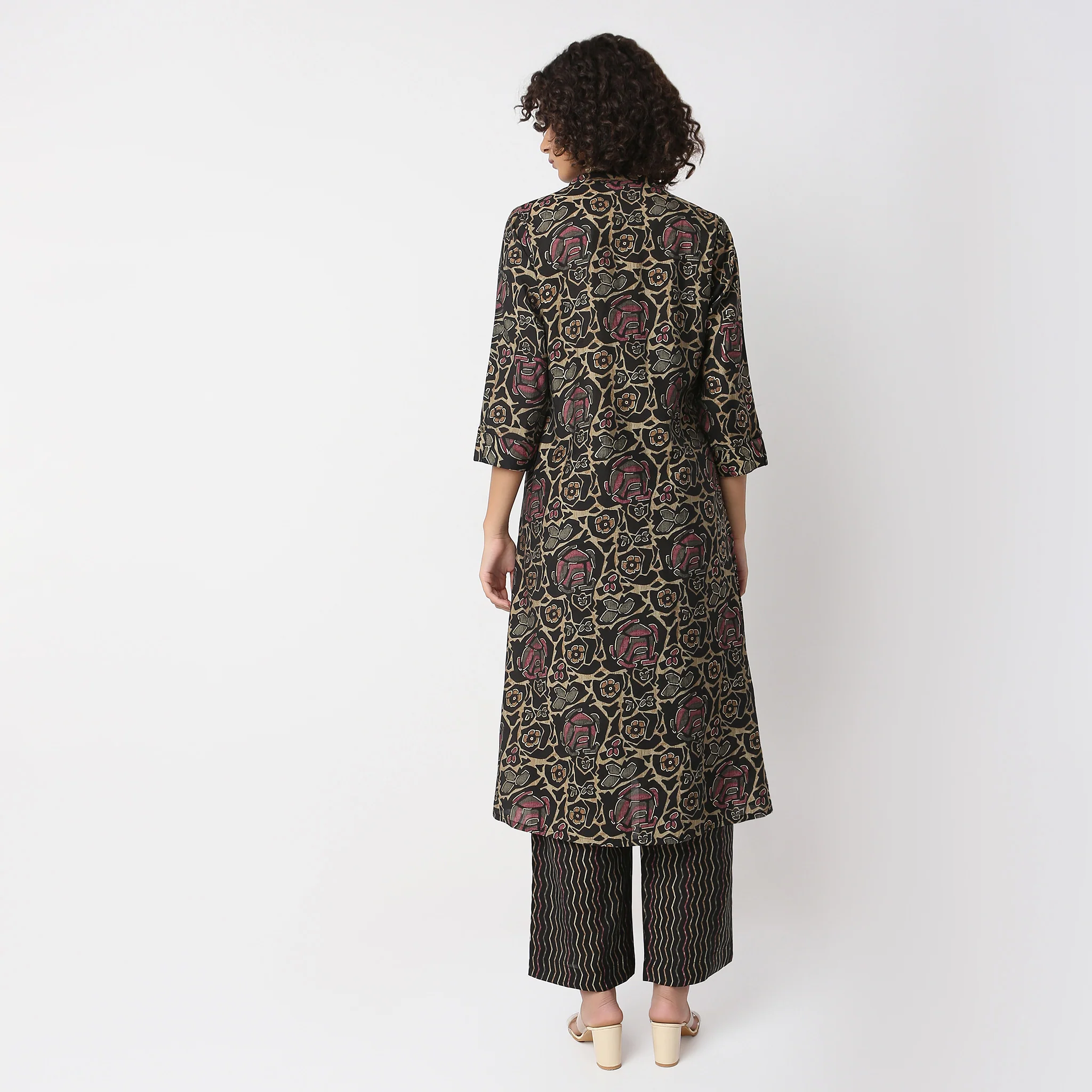 Straight Fit Printed Kurta With Pyjama Set - Image 3