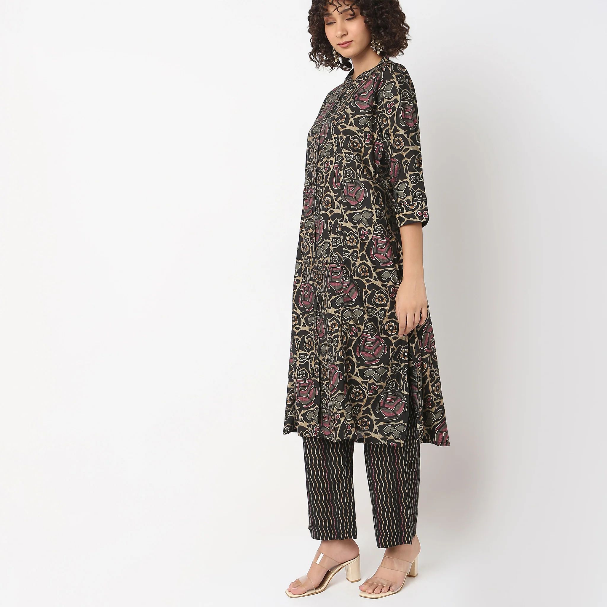 Straight Fit Printed Kurta With Pyjama Set - Image 5