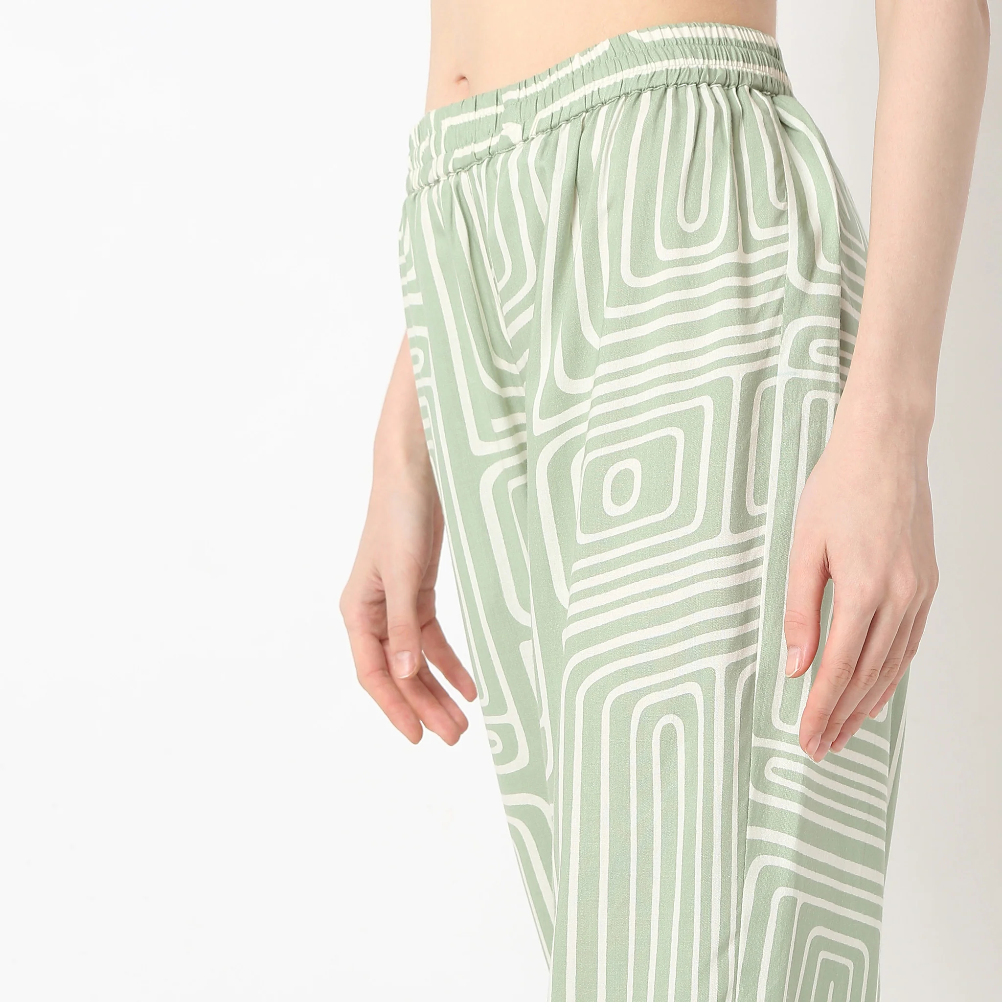 Straight Fit Printed Below Knee Pants - Image 4