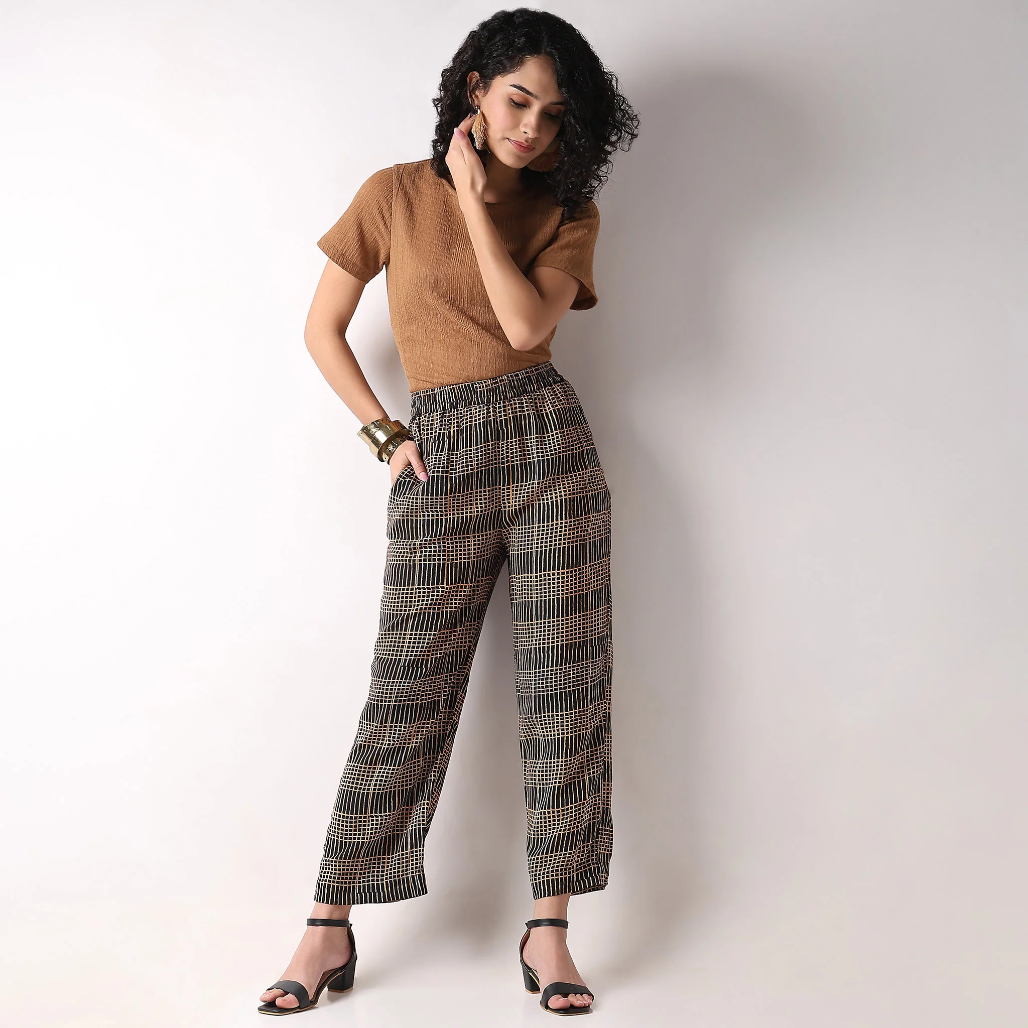 Straight Fit Printed Mid Rise Pants