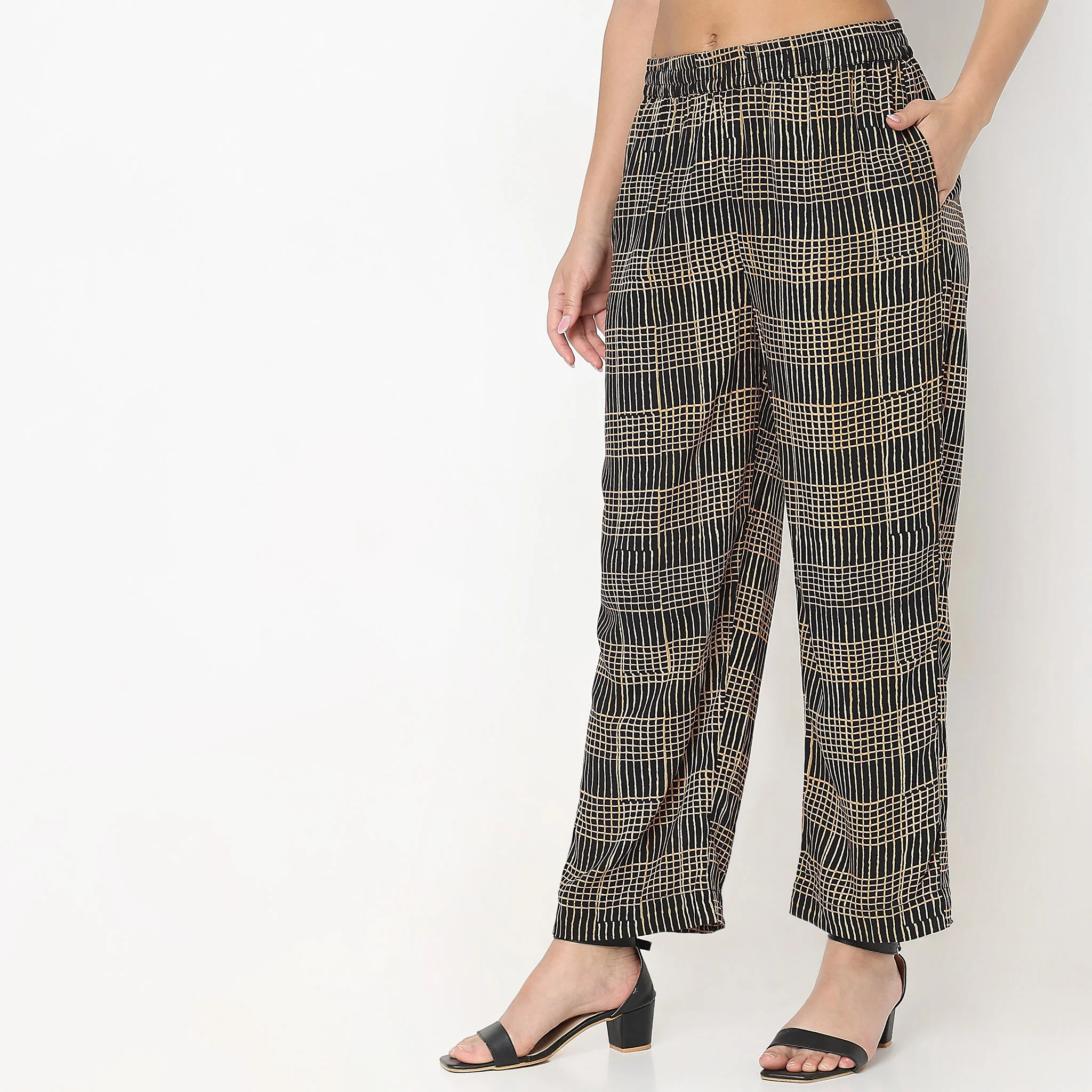 Straight Fit Printed Mid Rise Pants - Image 5