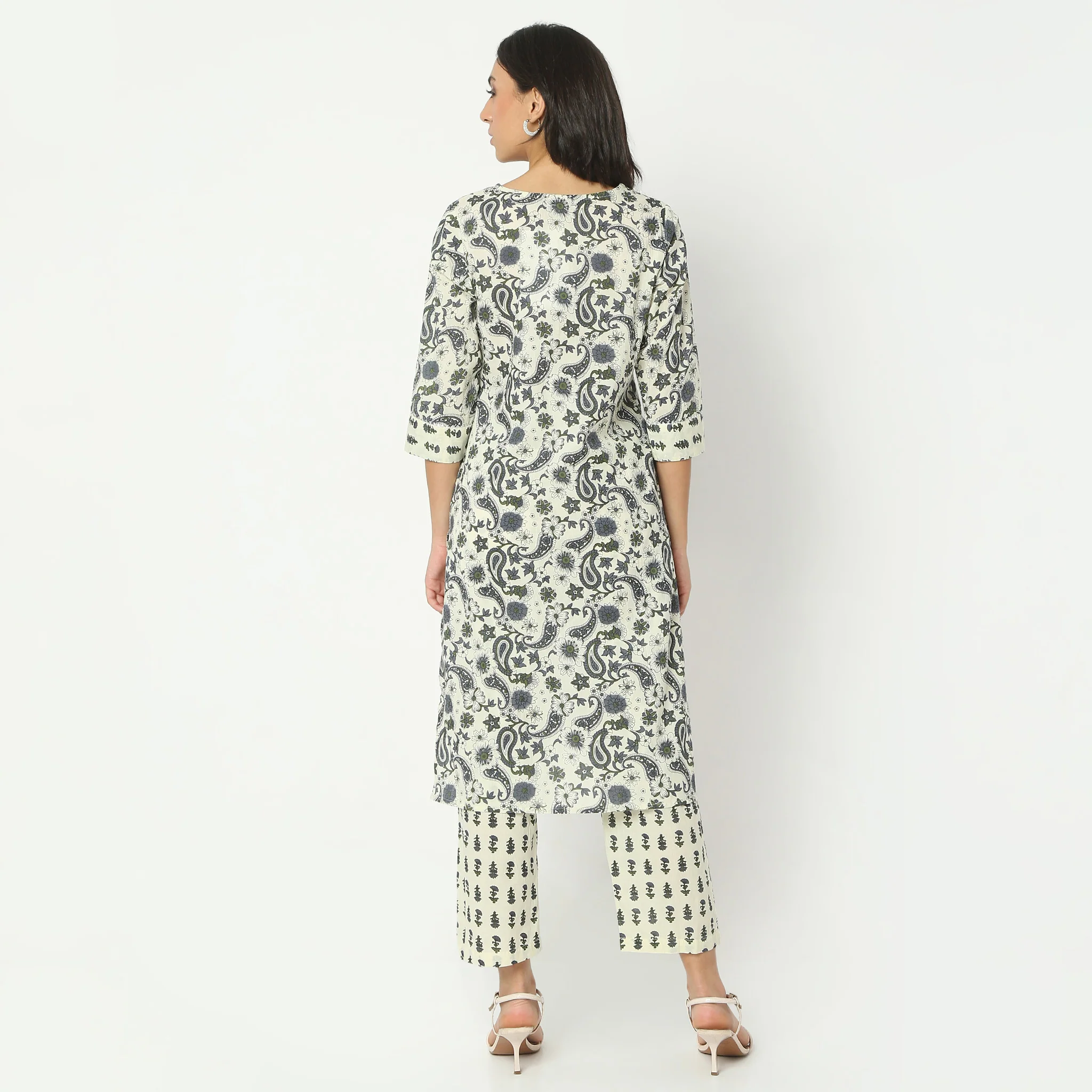 Straight Fit Printed Below Knee Round Neck Kurta - Image 3