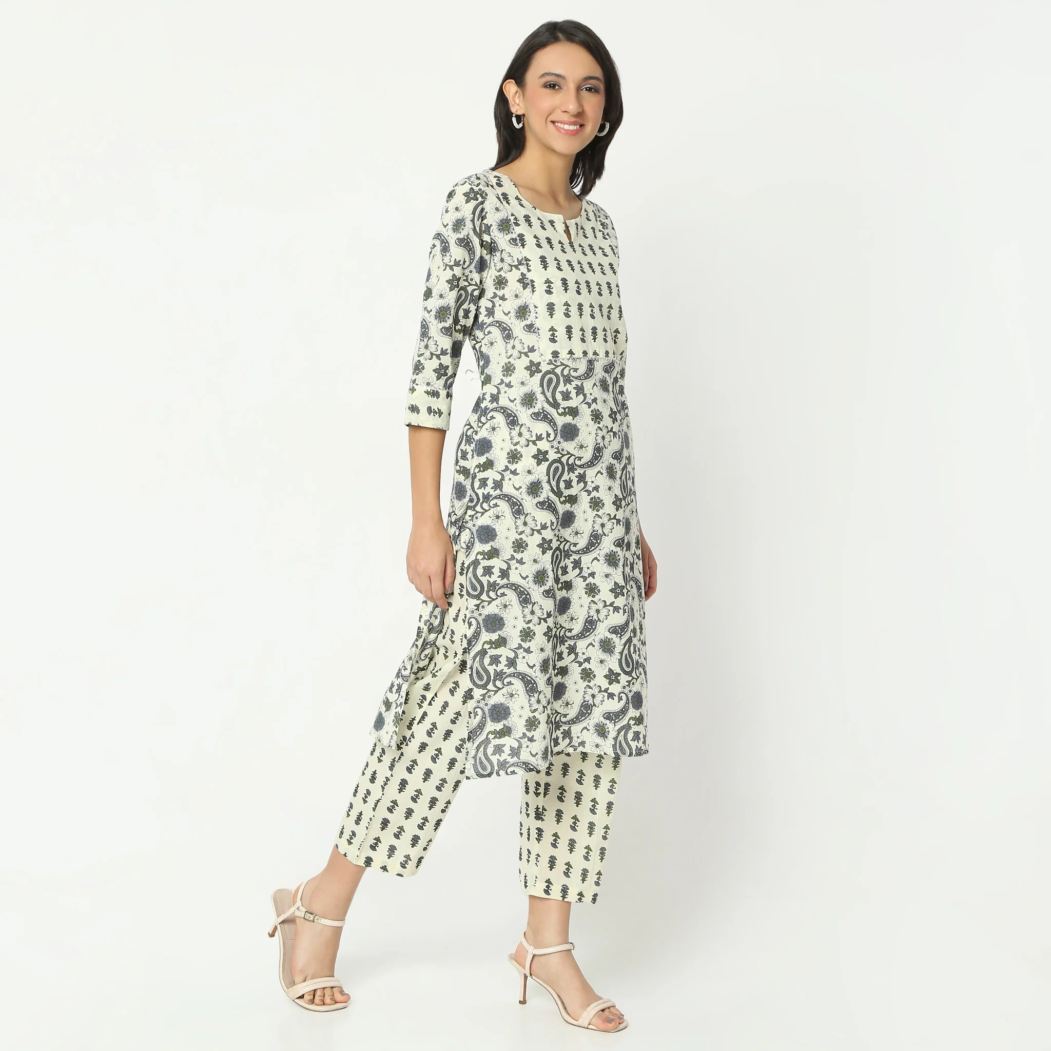 Straight Fit Printed Below Knee Round Neck Kurta - Image 5