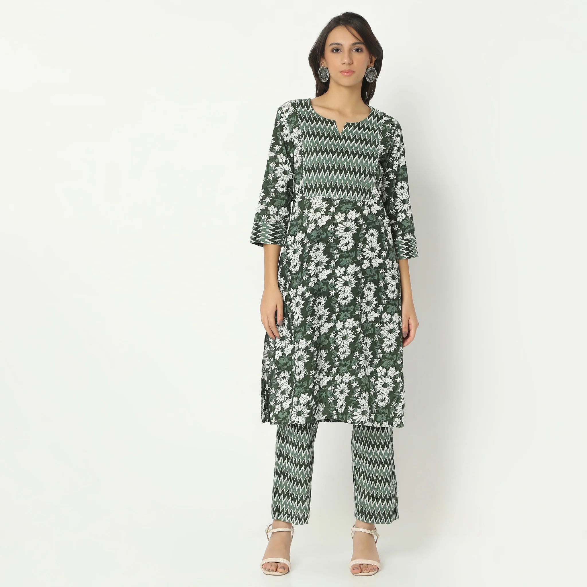 Straight Fit Printed Calf Length Round Neck Kurta - Image 2