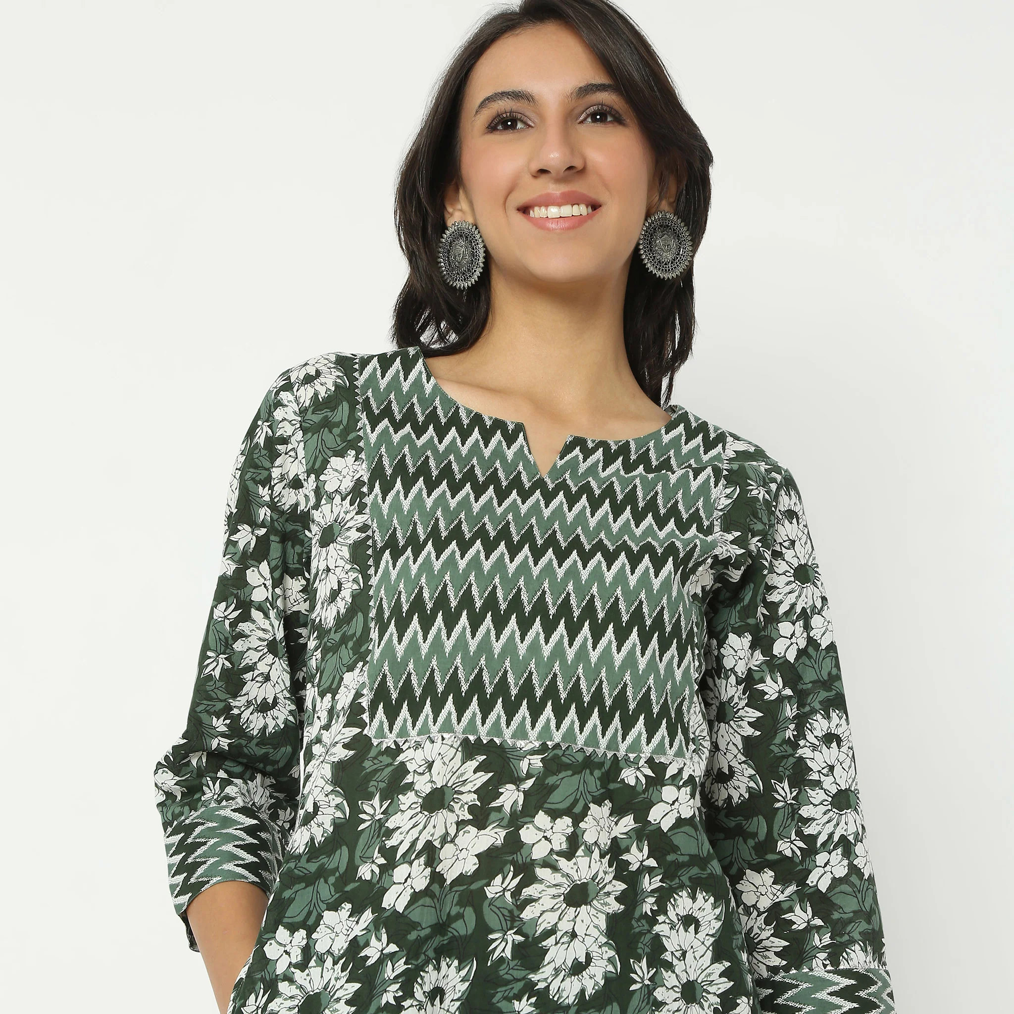 Straight Fit Printed Calf Length Round Neck Kurta - Image 4