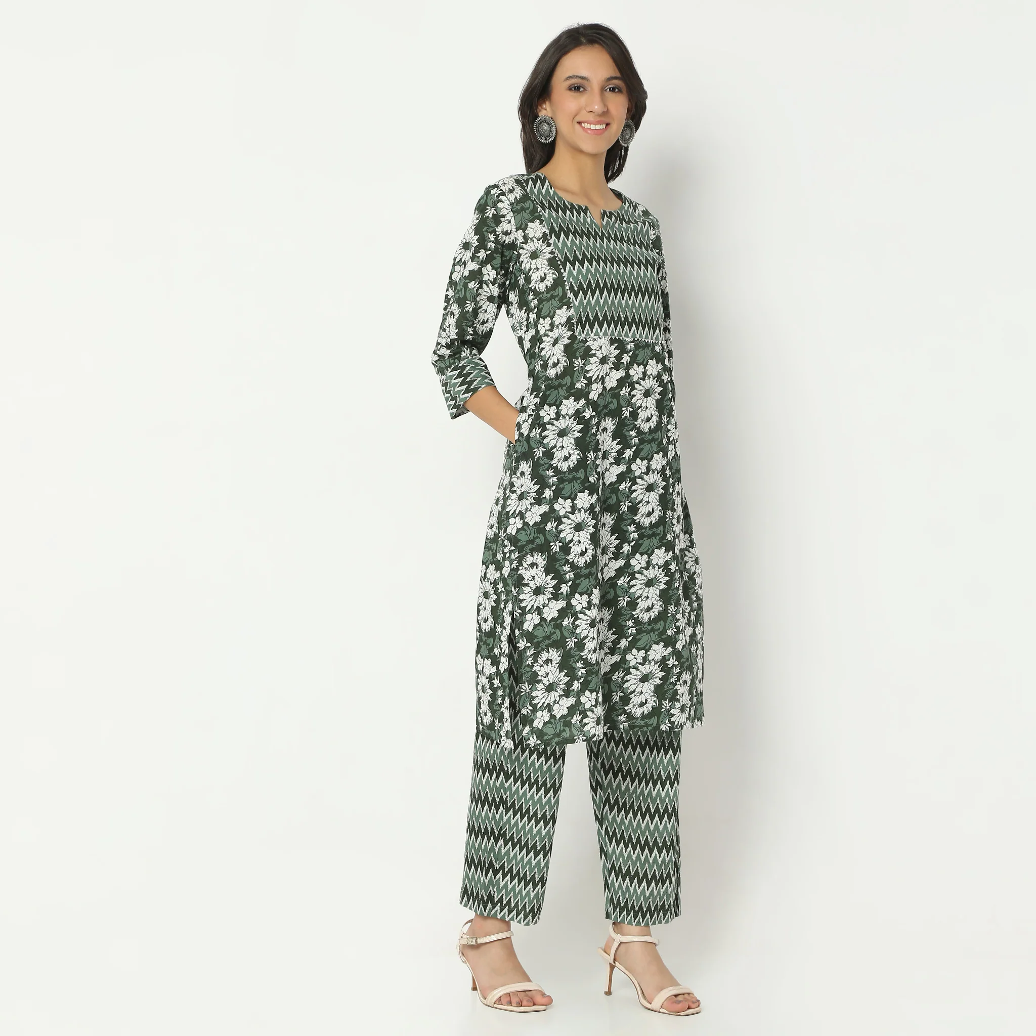 Straight Fit Printed Calf Length Round Neck Kurta - Image 5