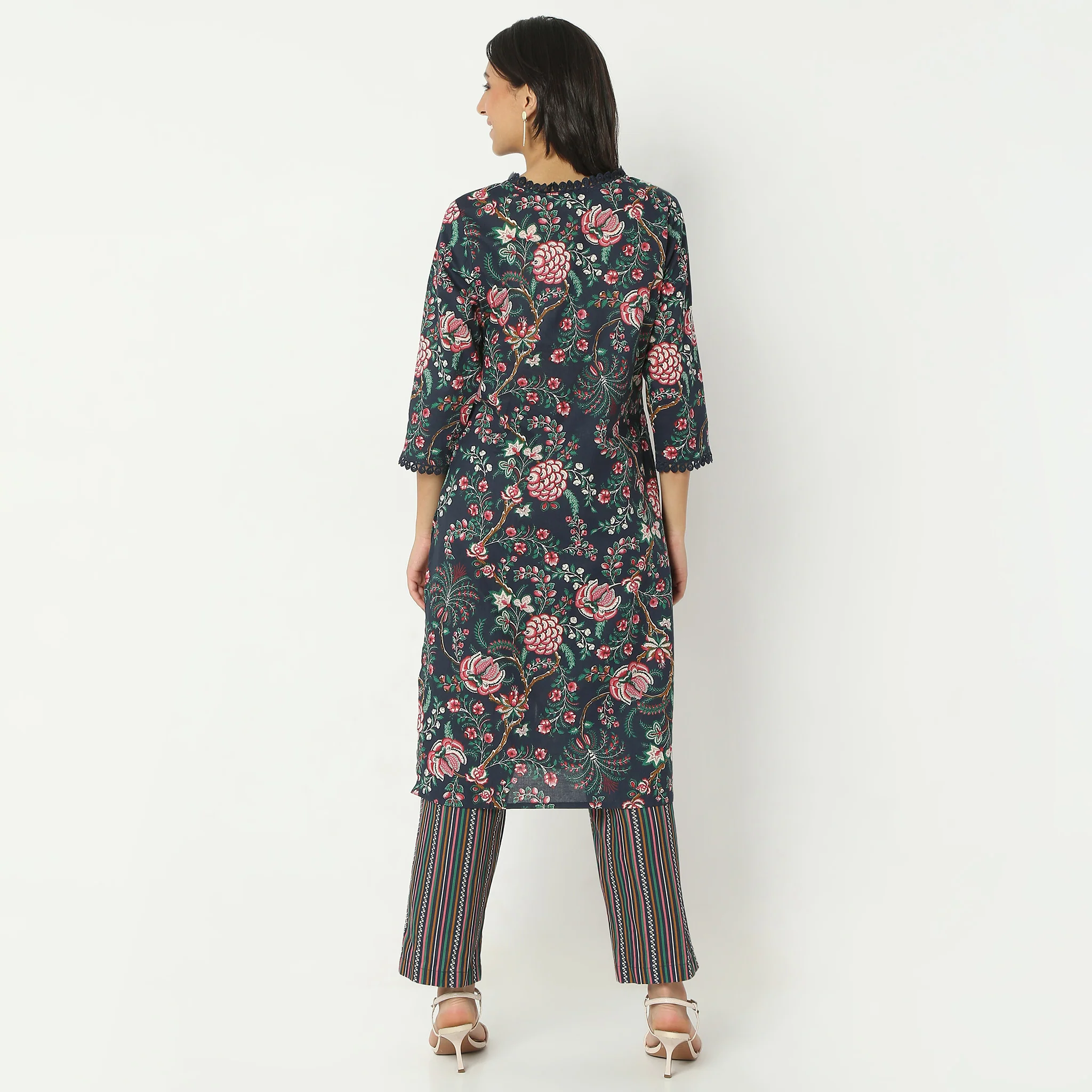 Straight Fit Printed Calf Length Round Neck Kurta - Image 3