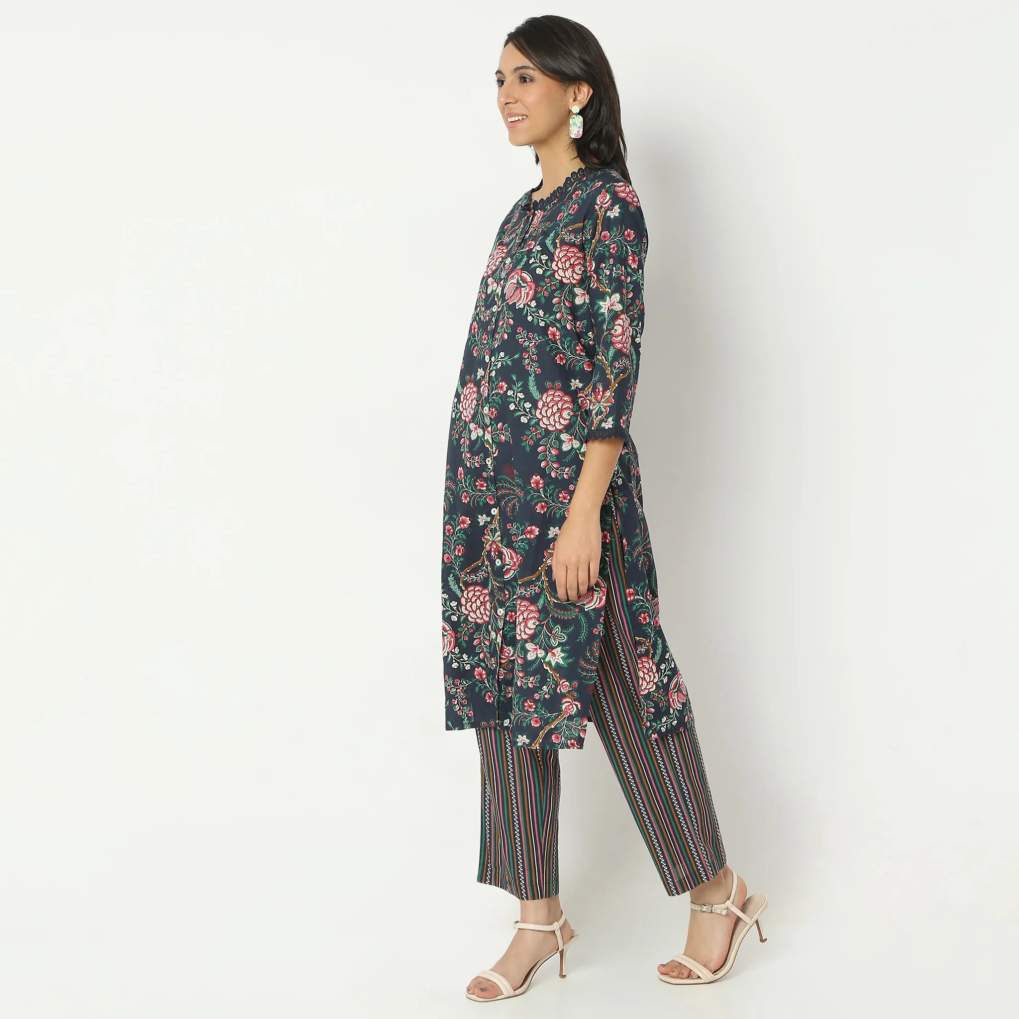 Straight Fit Printed Calf Length Round Neck Kurta - Image 5