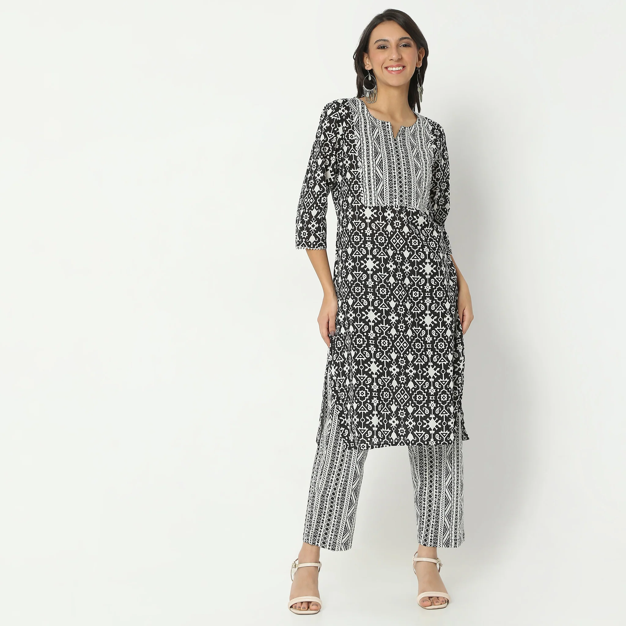 Straight Fit Printed Calf Length Round Neck Kurta - Image 2