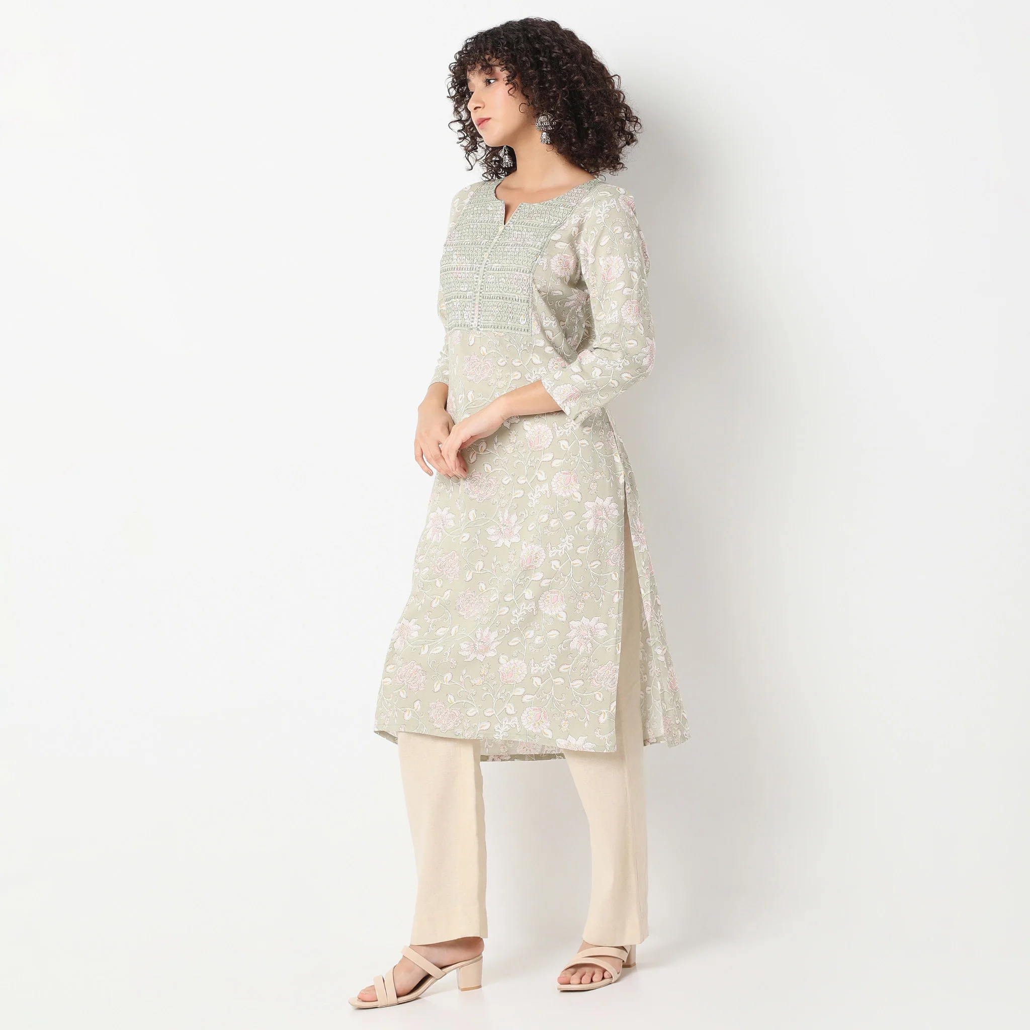 Round Neck Knee Length Three-Fourth Sleeve Straight Fit Embroidered Kurta - Image 5