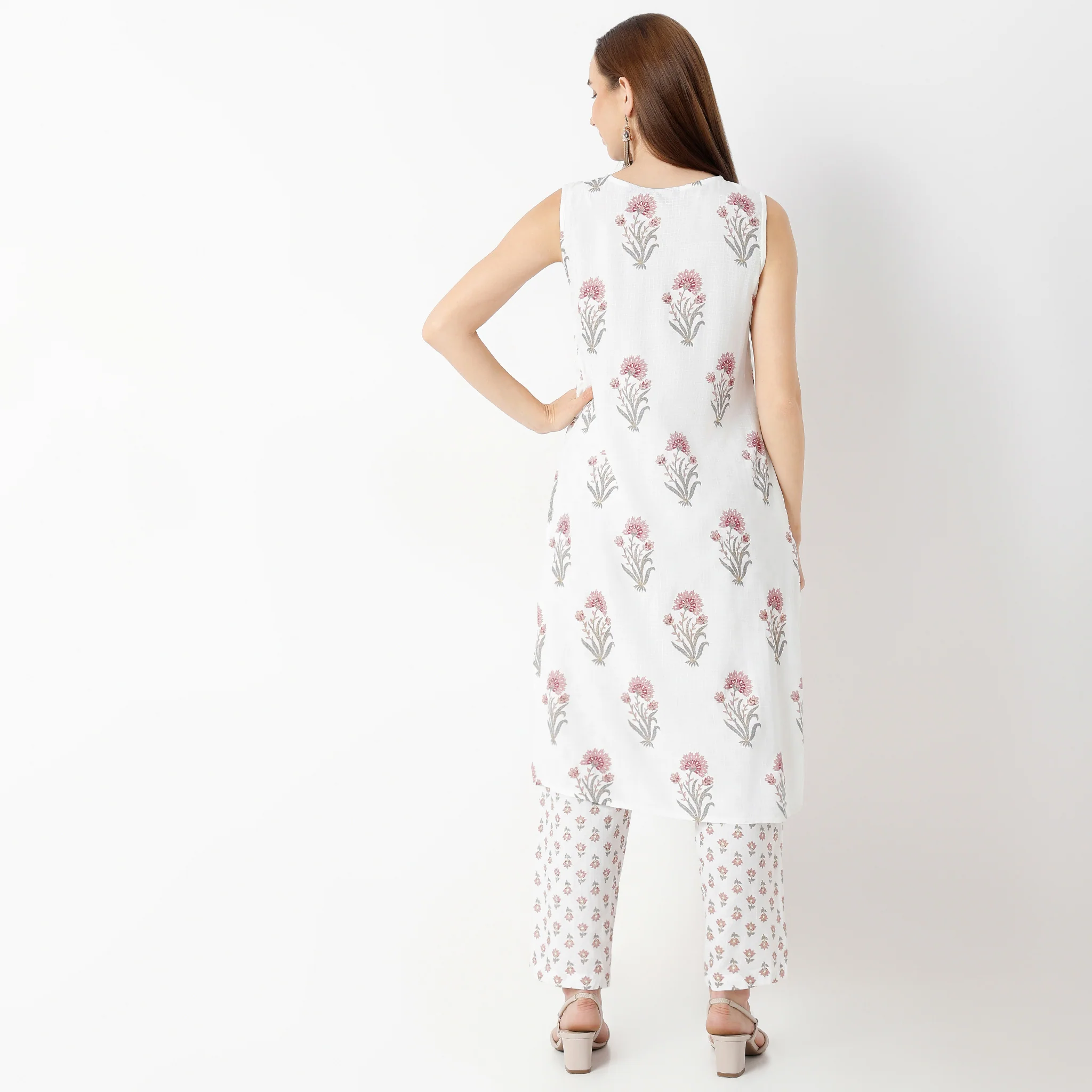 Straight Fit Sleeveless Printed Kurta - Image 3