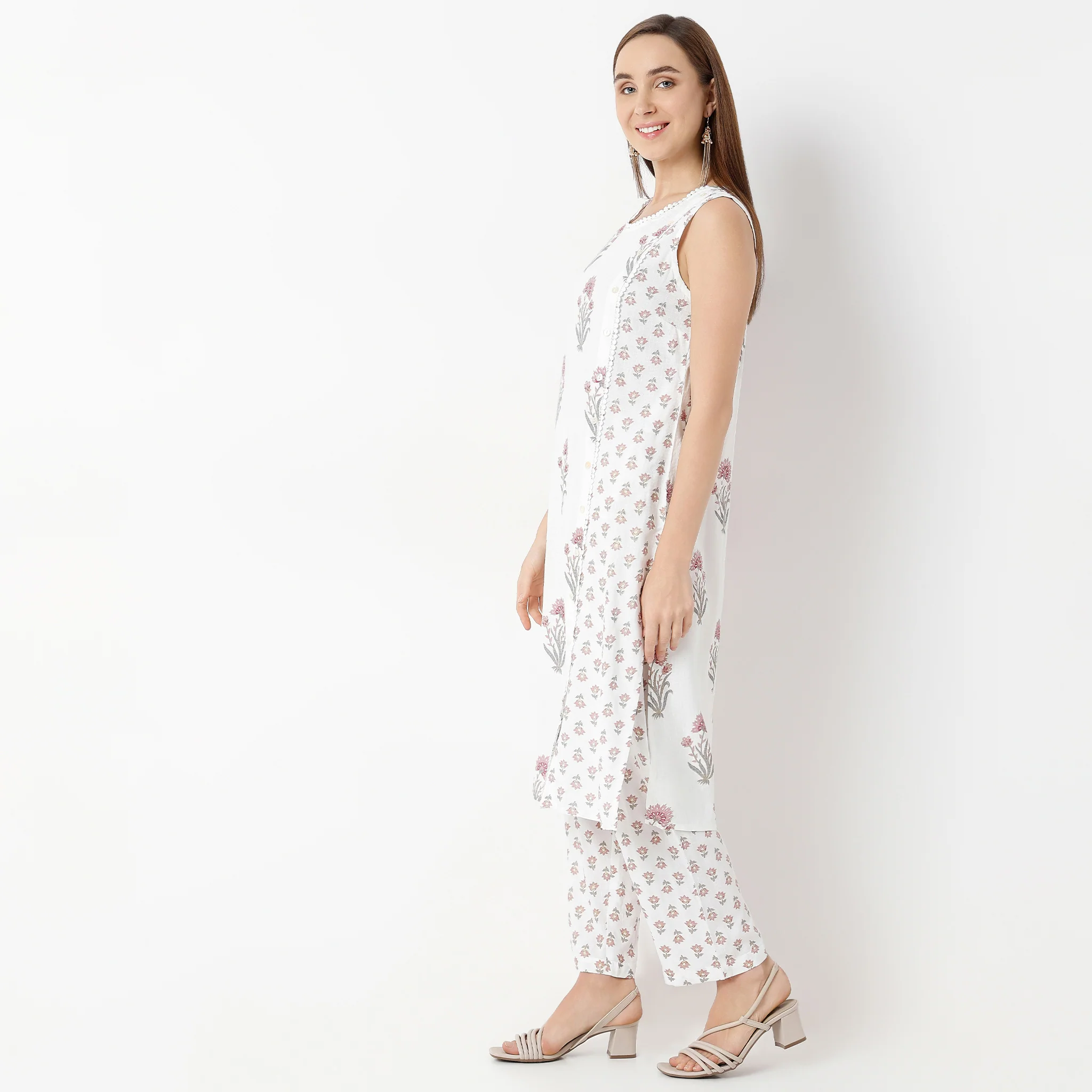 Straight Fit Sleeveless Printed Kurta - Image 5