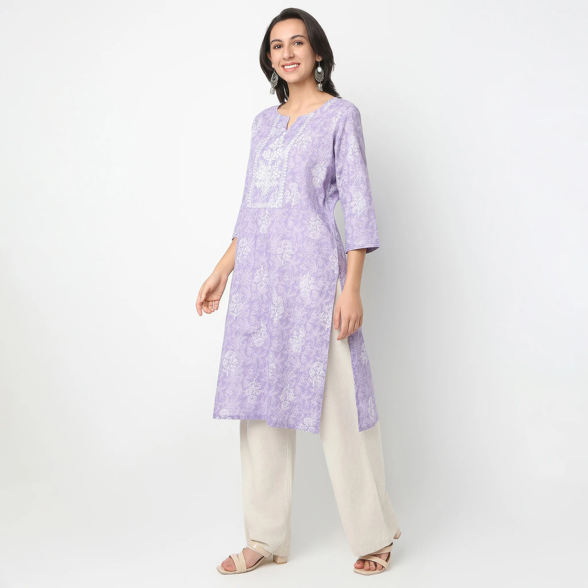 Embroidered Yoke Printed Kurta - Image 5