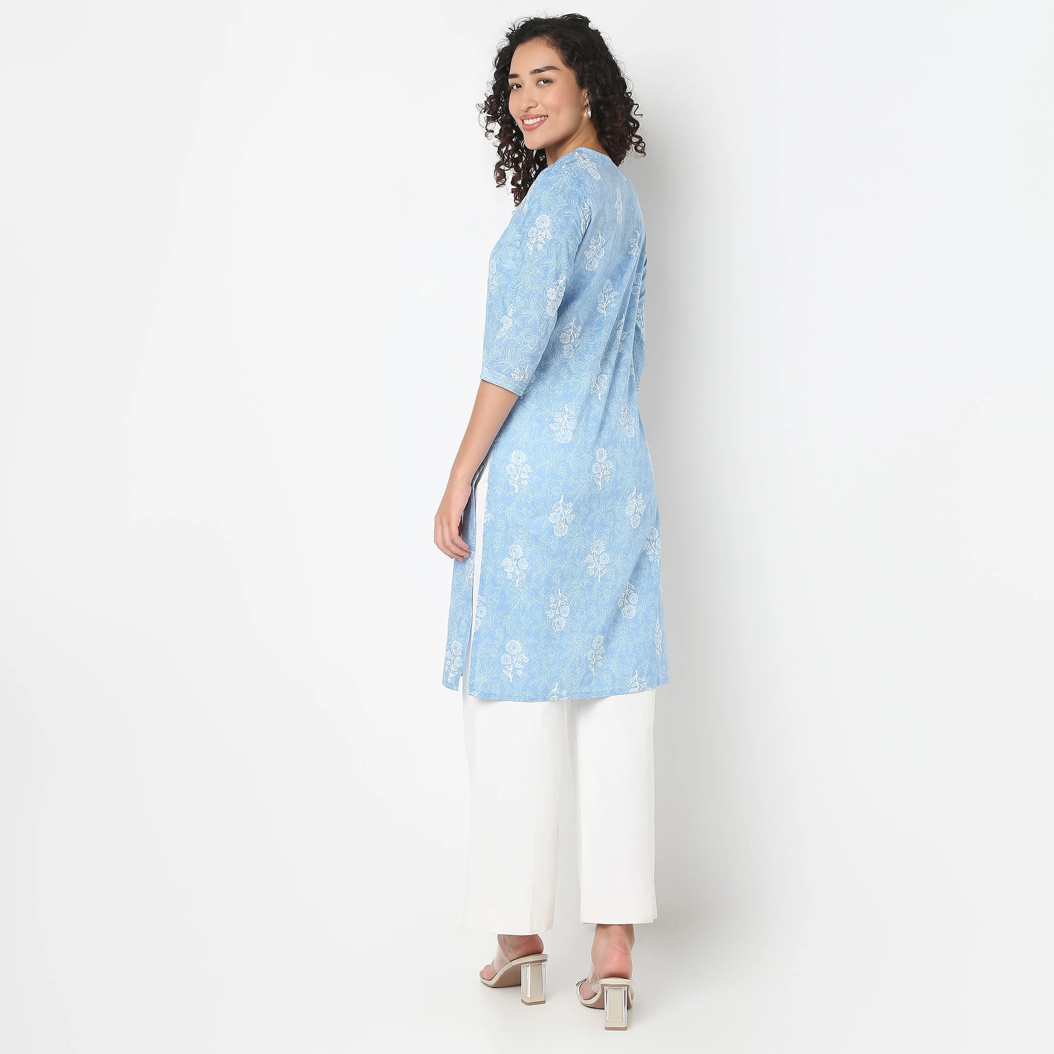 Embroidered Yoke Printed Kurta - Image 8