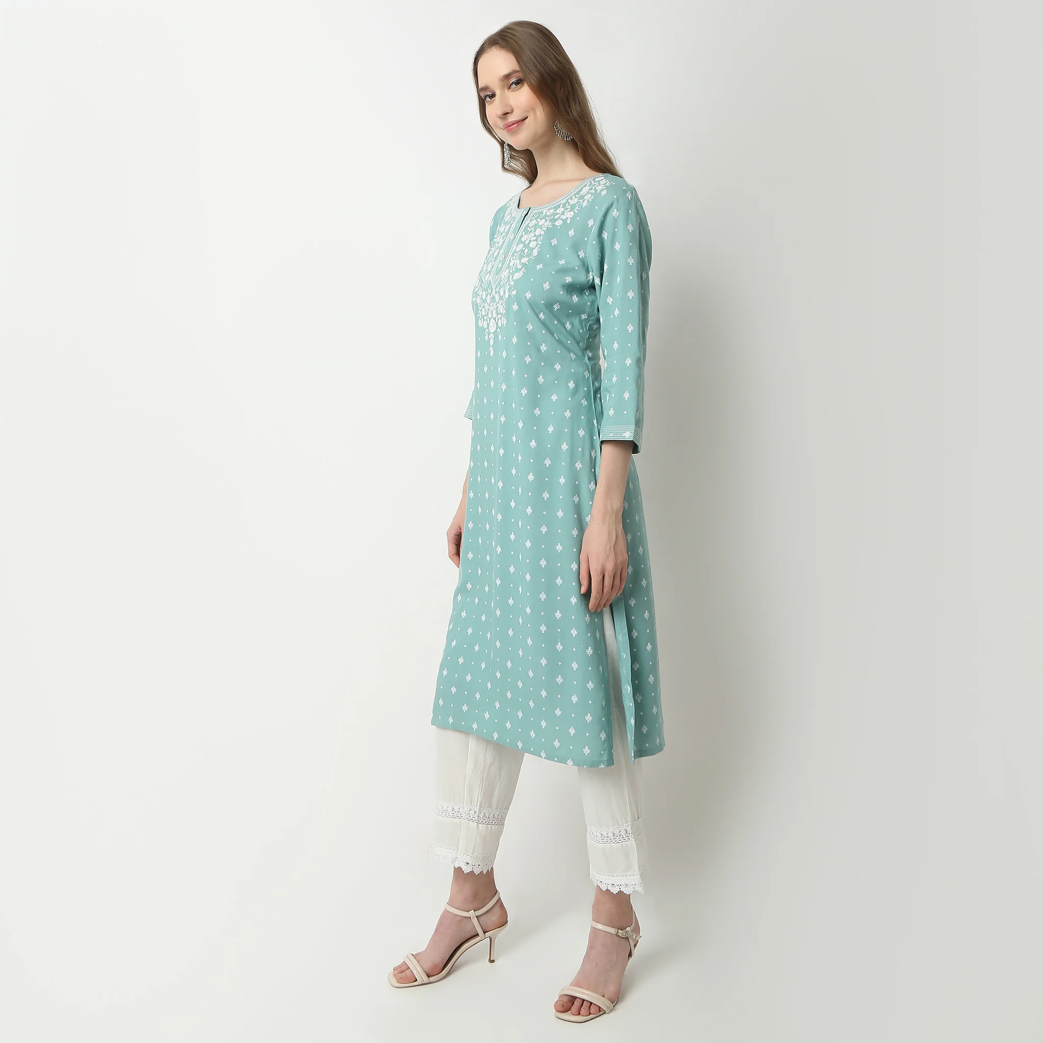 Straight Fit Printed Embroidered Yoke Below Knee Kurta - Image 4