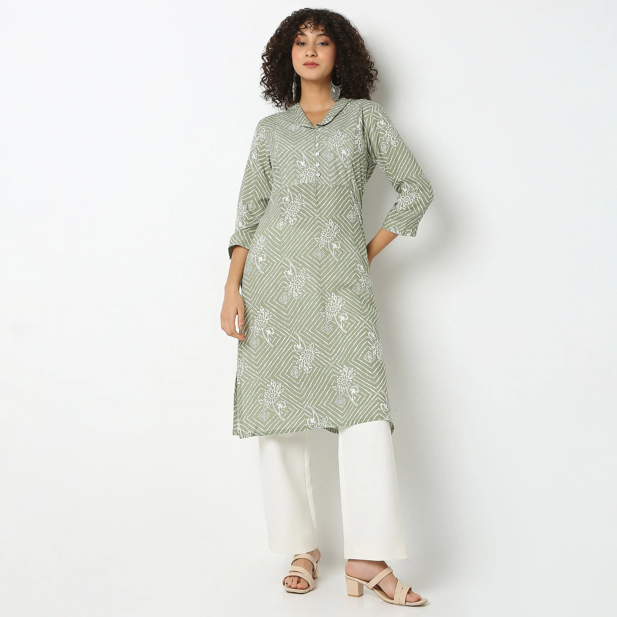 Shawl Neck Knee Length Three-Fourth Sleeve Straight Fit Printed Kurta - Image 2
