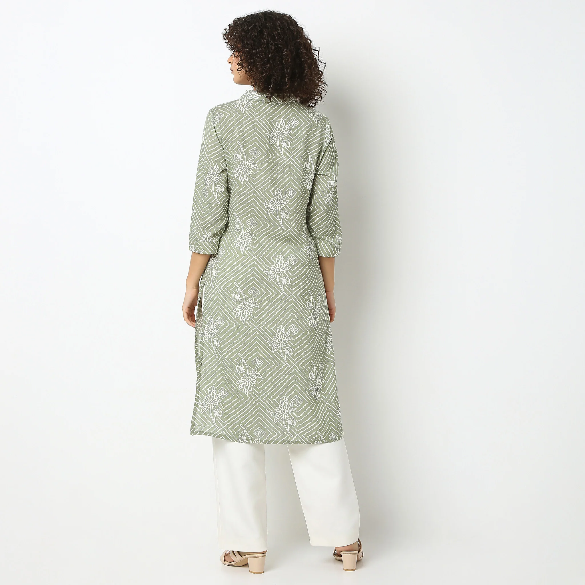 Shawl Neck Knee Length Three-Fourth Sleeve Straight Fit Printed Kurta - Image 3