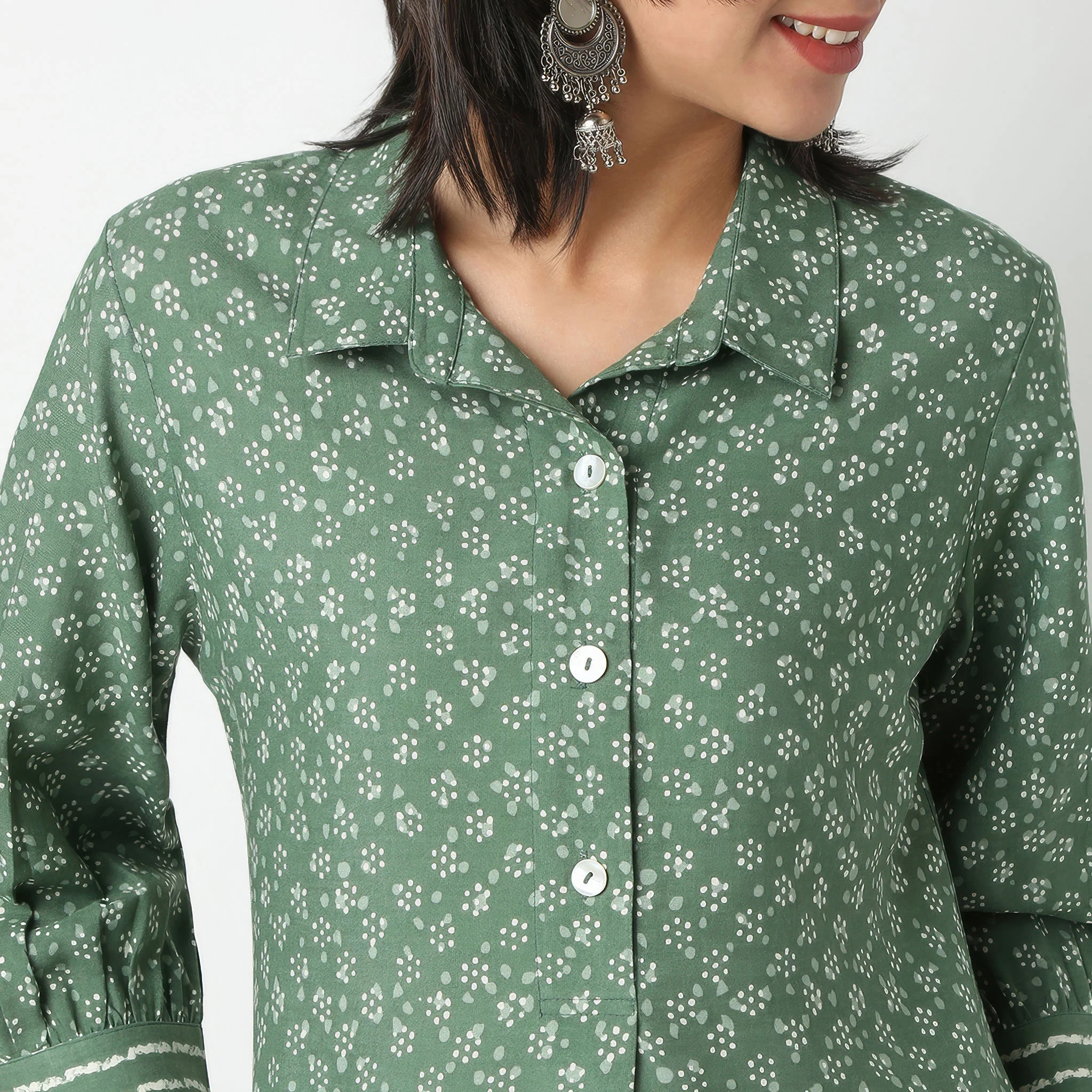 Shirt Collar Knee Length Three-Fourth Sleeve Straight Fit Solid Kurta - Image 4