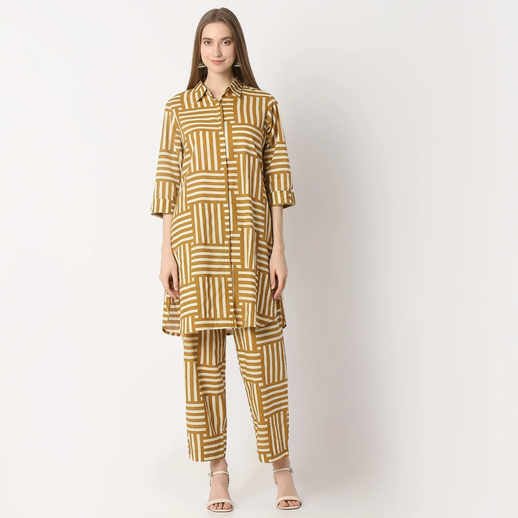 Straight Fit Printed Shirt Collar Kurta With Pant Set - Image 2