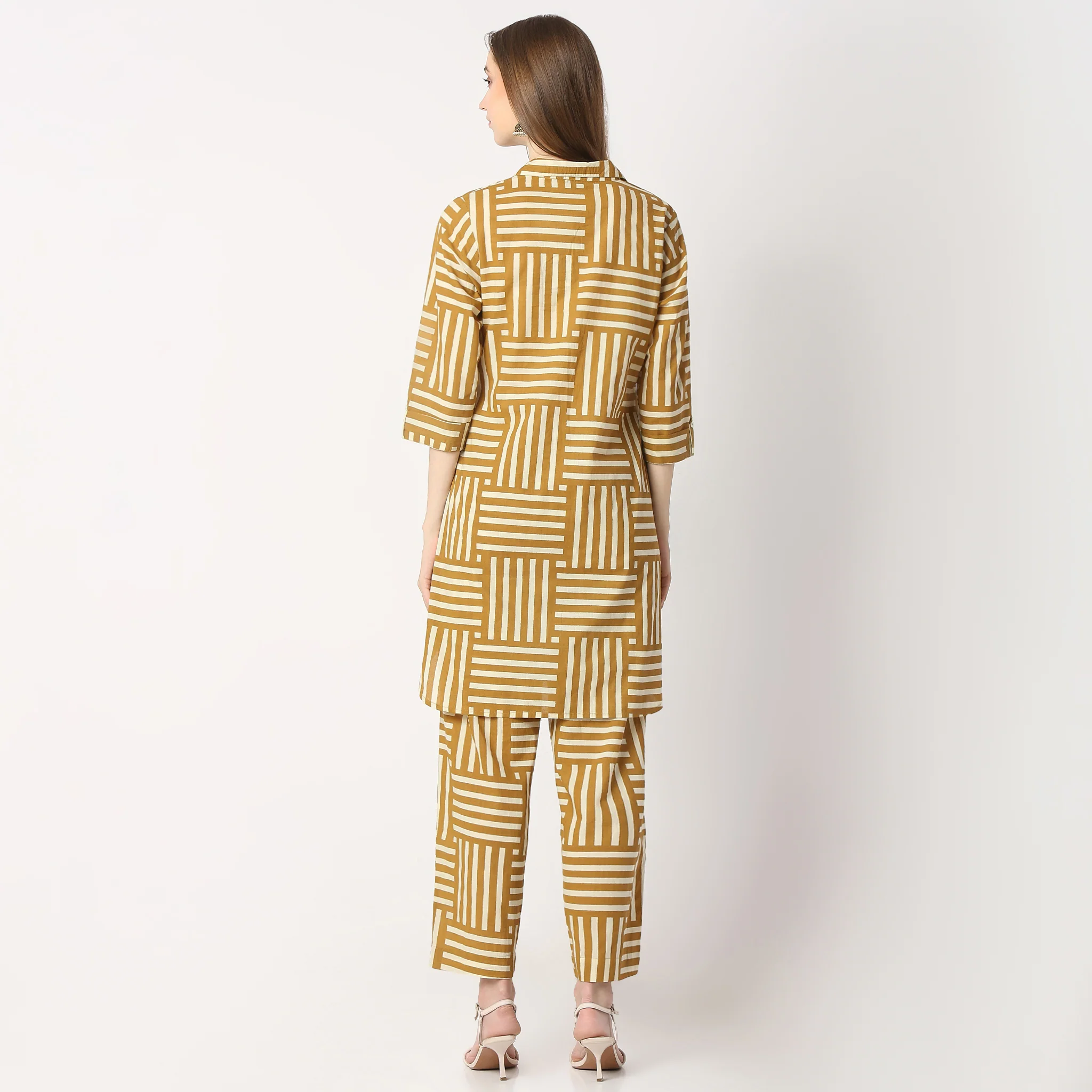 Straight Fit Printed Shirt Collar Kurta With Pant Set - Image 3