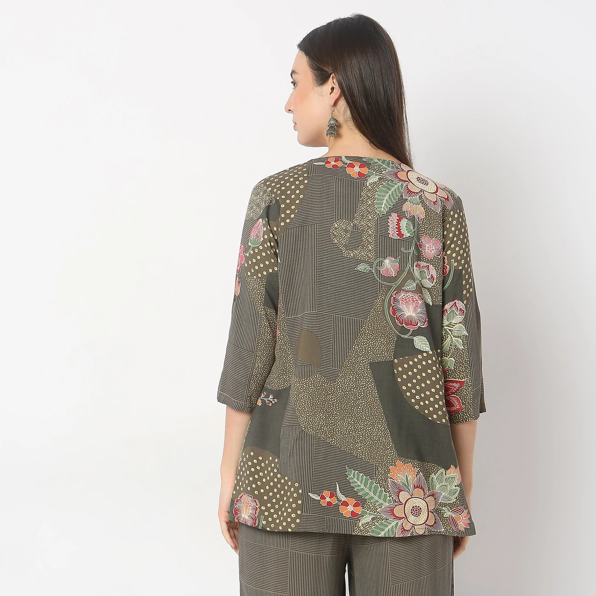 Straight Fit Printed Shrug - Image 3