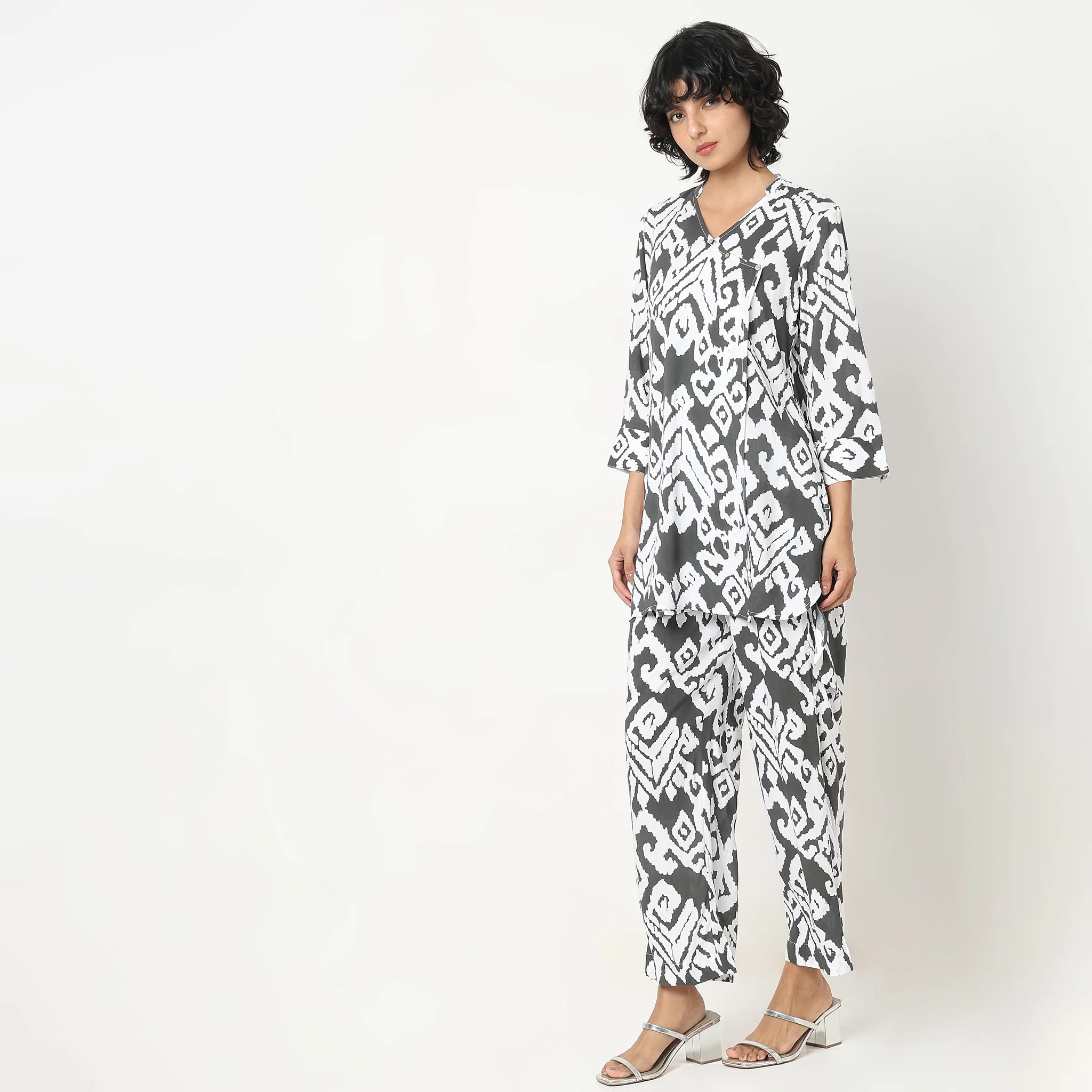 Straight Fit Printed Top With Pant Co-Ords - Image 5