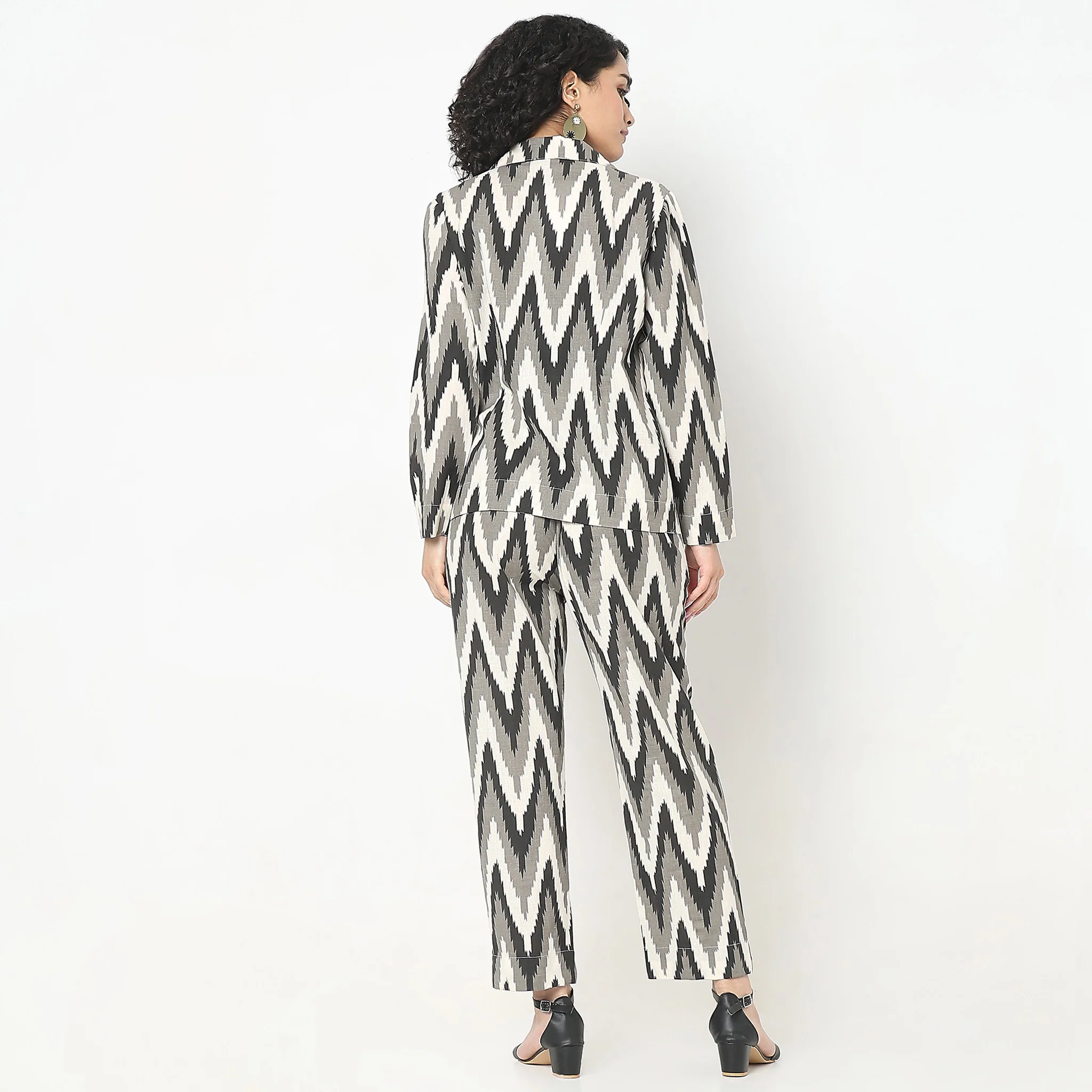 Straight Fit Printed Top With Pant & With Blazer Co-Ords - Image 3