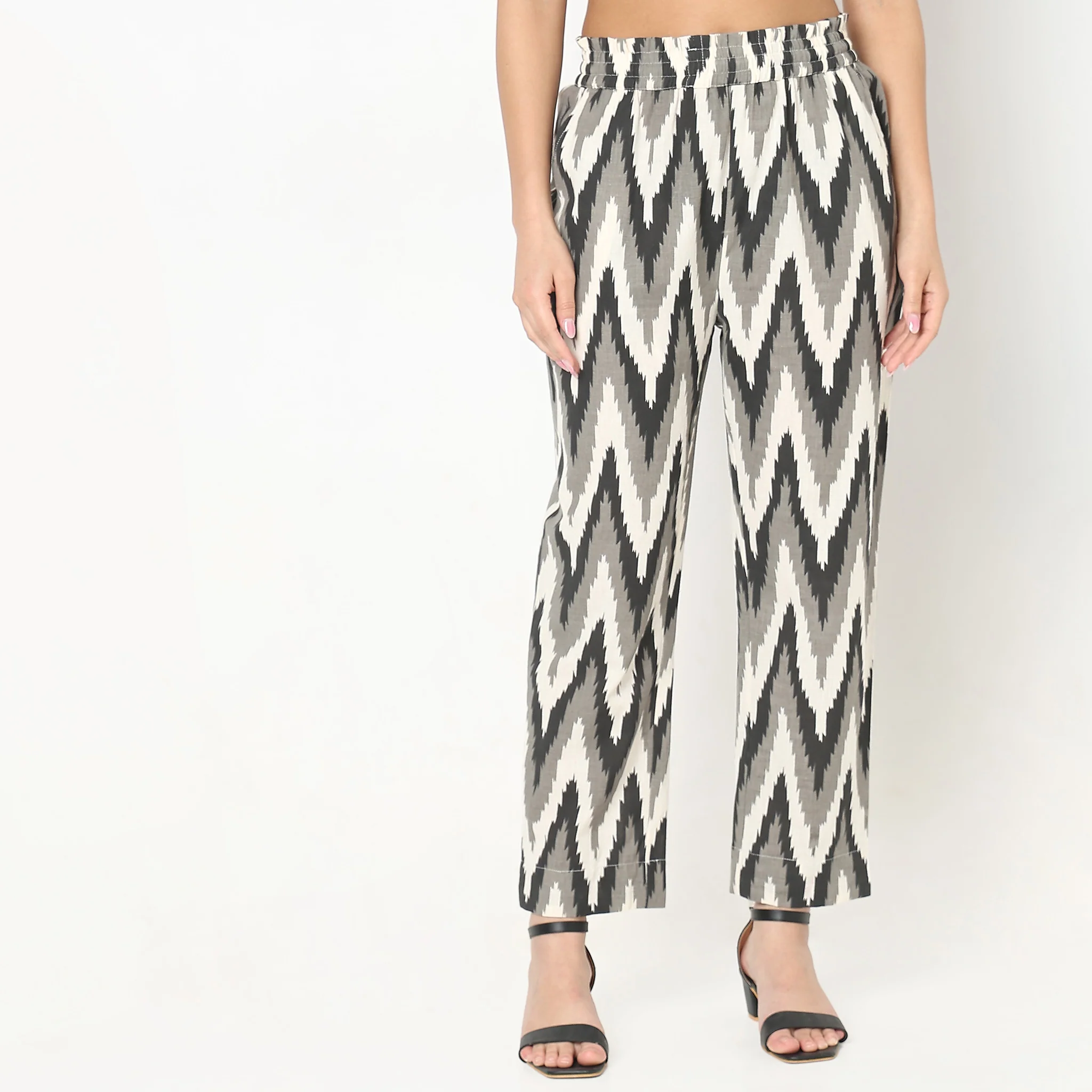 Straight Fit Printed Top With Pant & With Blazer Co-Ords - Image 6