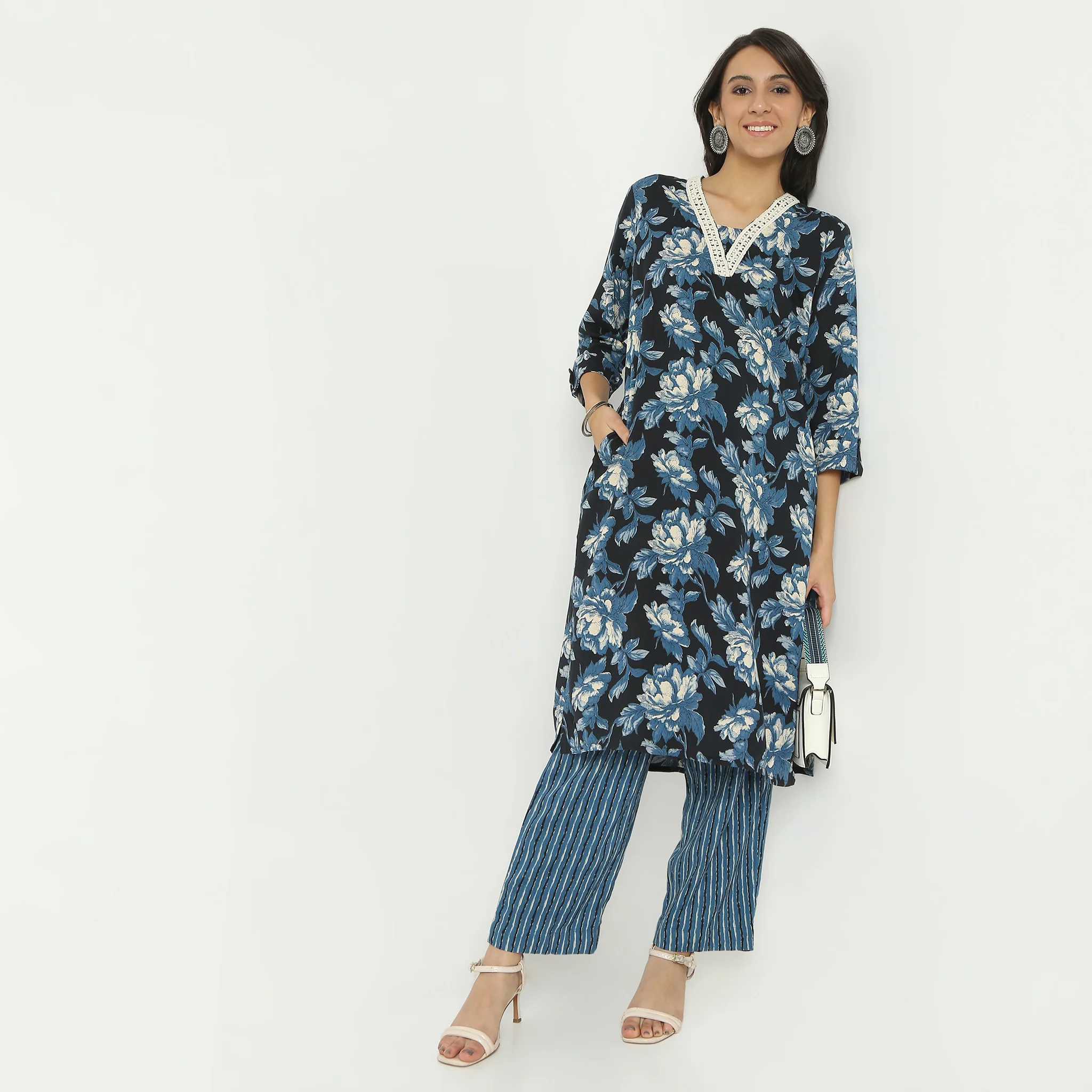 Straight Fit Printed Calf Length V-Neck Kurta