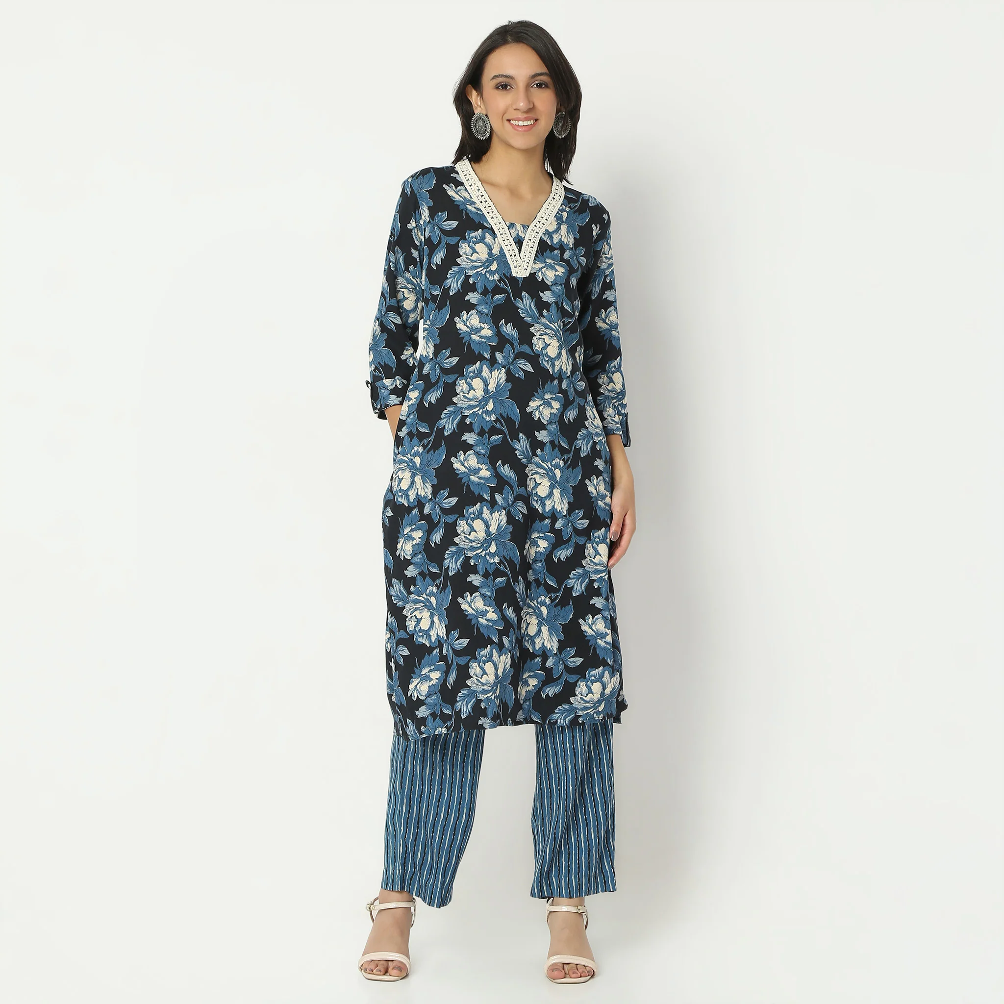 Straight Fit Printed Calf Length V-Neck Kurta - Image 2