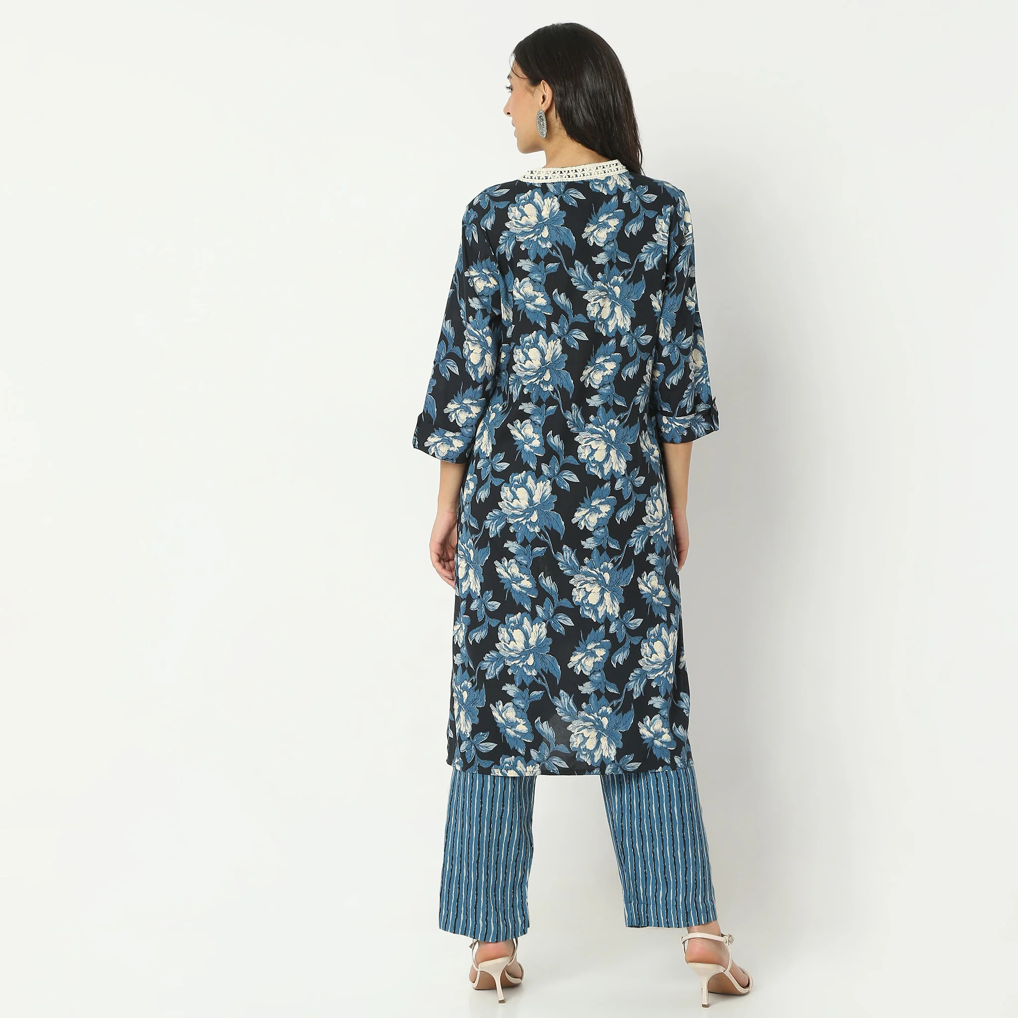 Straight Fit Printed Calf Length V-Neck Kurta - Image 3