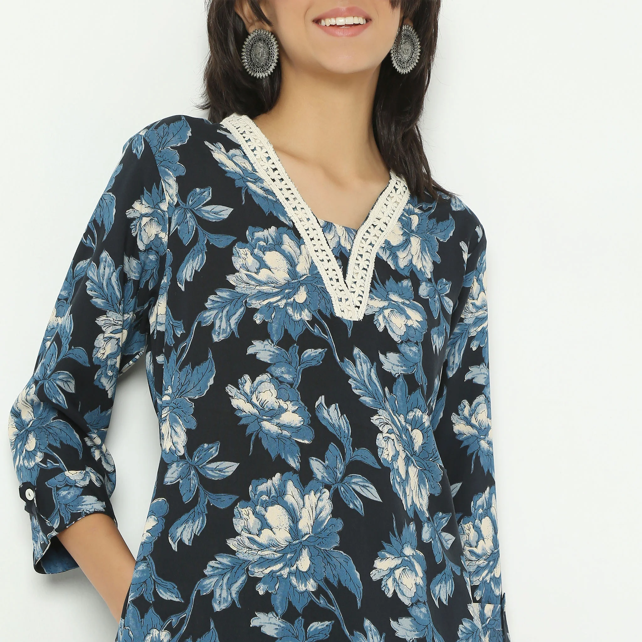 Straight Fit Printed Calf Length V-Neck Kurta - Image 4