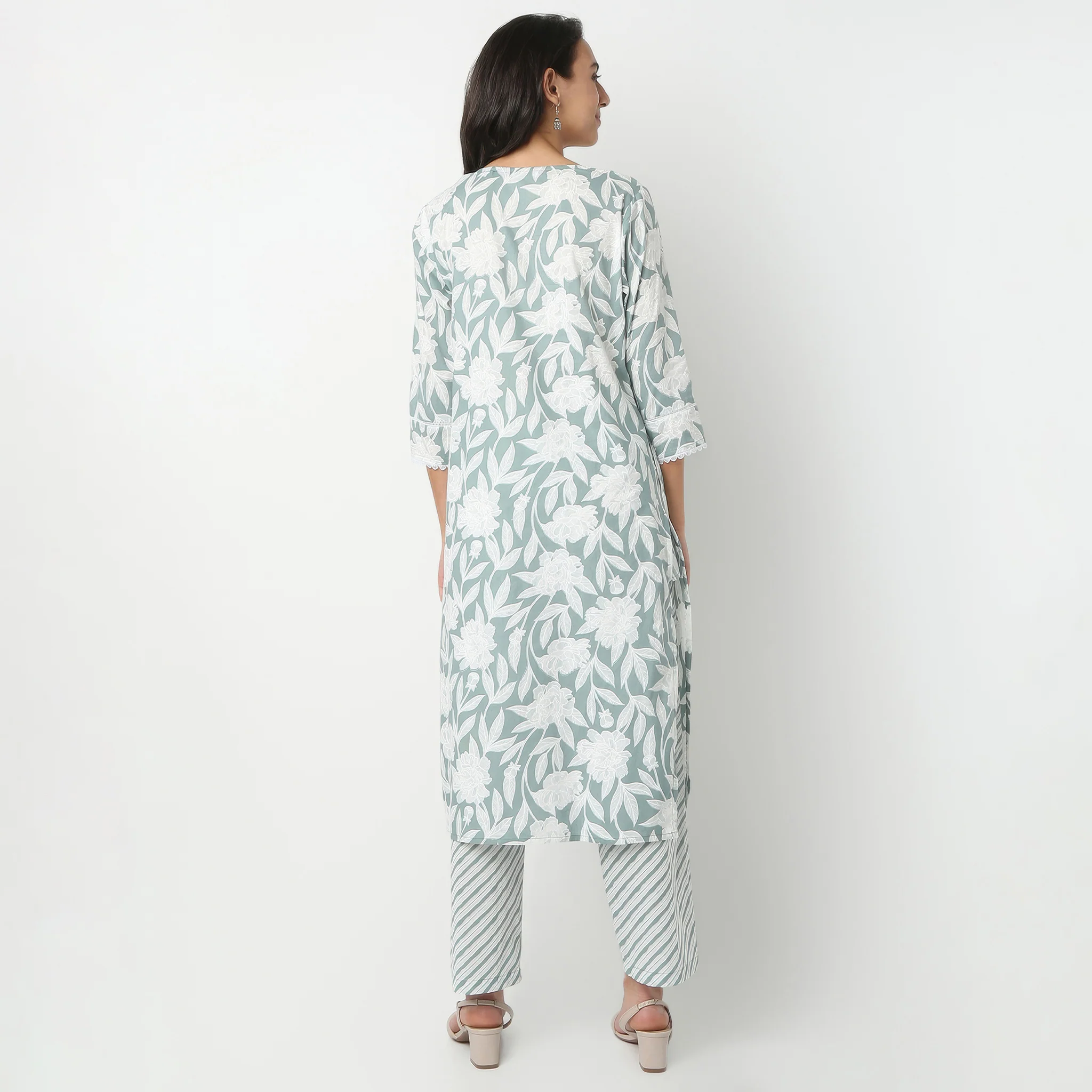 V-Neck Three-Fourth Sleeve Kurta Set Straight Fit Printed Kurta With Pant Set - Image 3