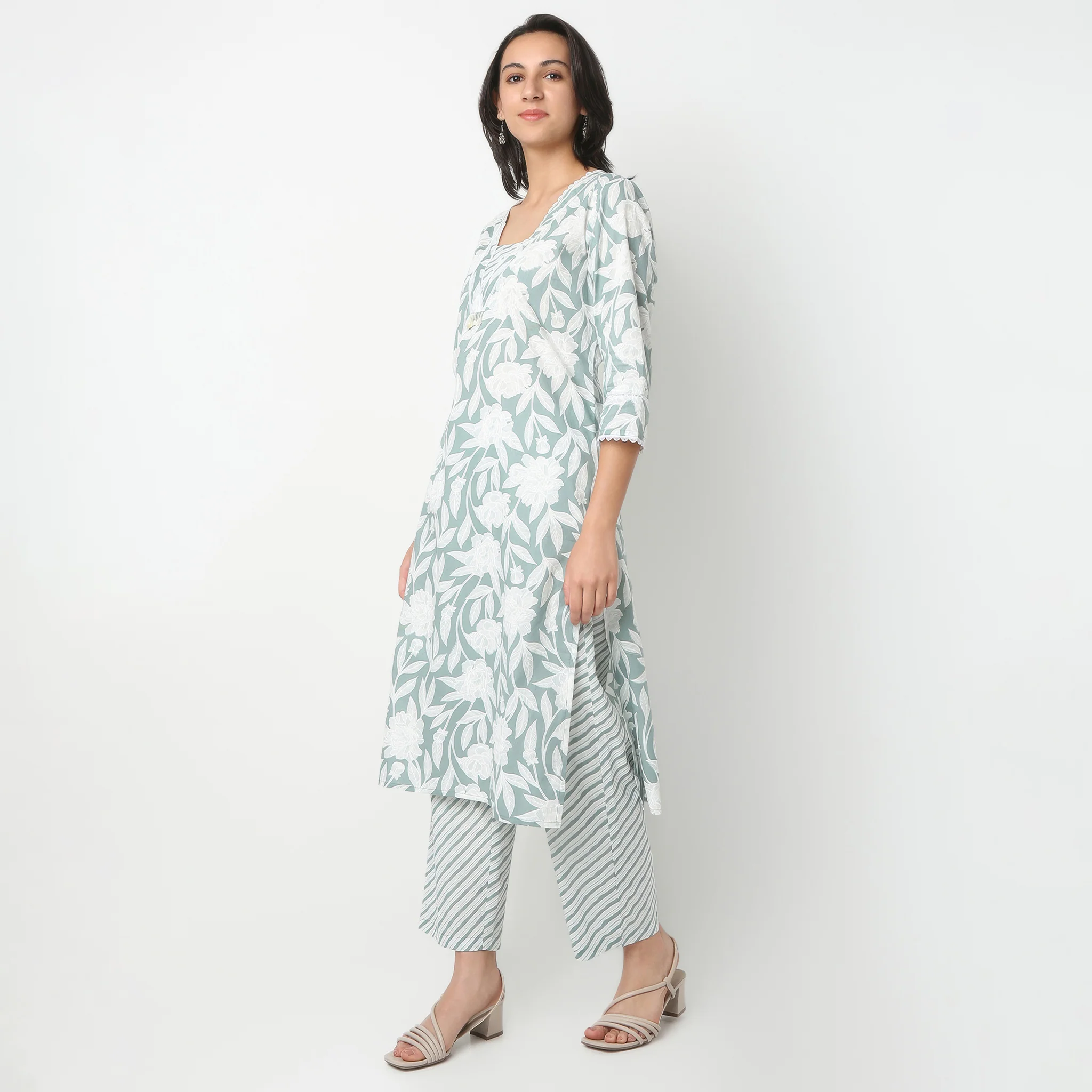 V-Neck Three-Fourth Sleeve Kurta Set Straight Fit Printed Kurta With Pant Set - Image 5