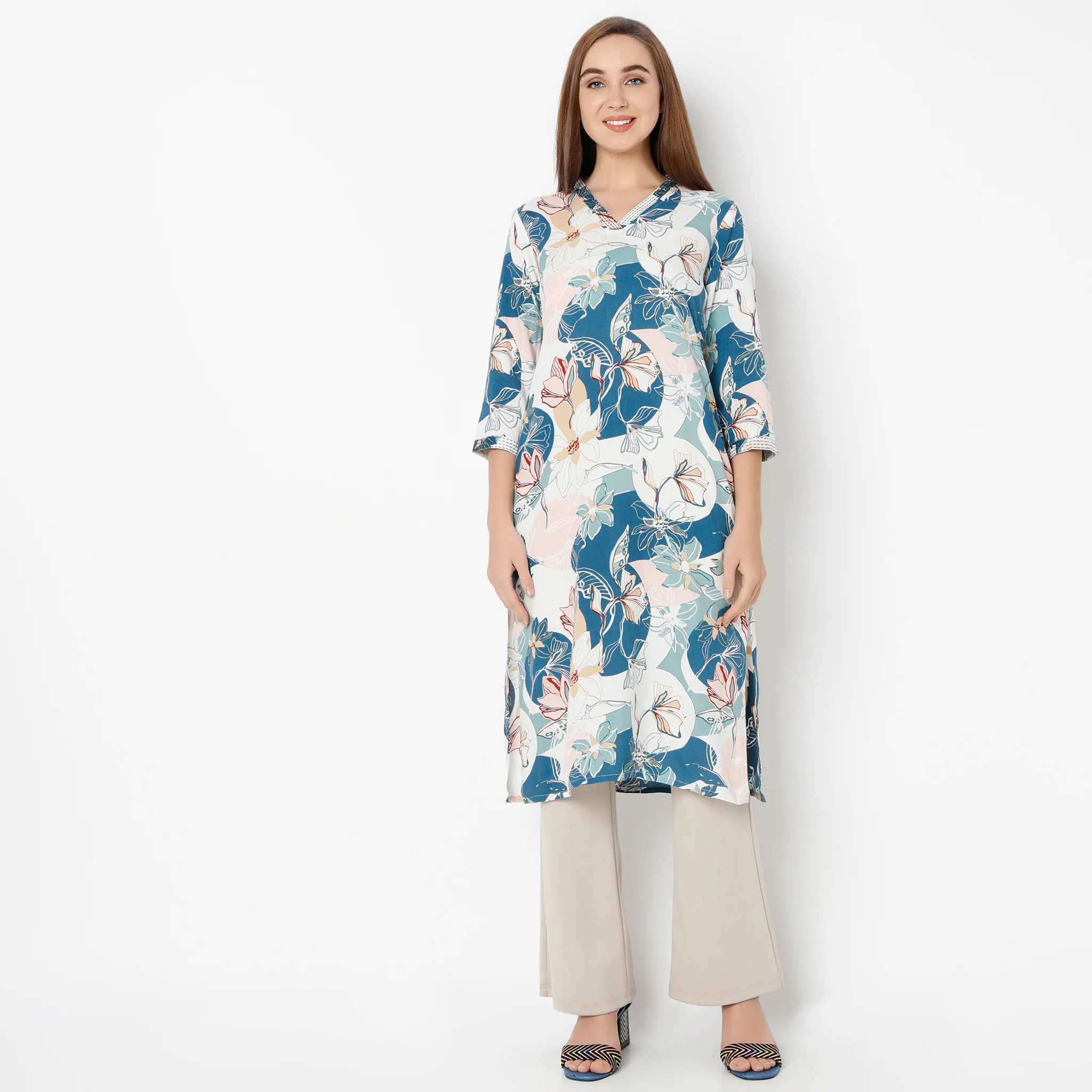 V-Neck Calf Length Three-Fourth Sleeve Straight Fit Printed Kurta - Image 2