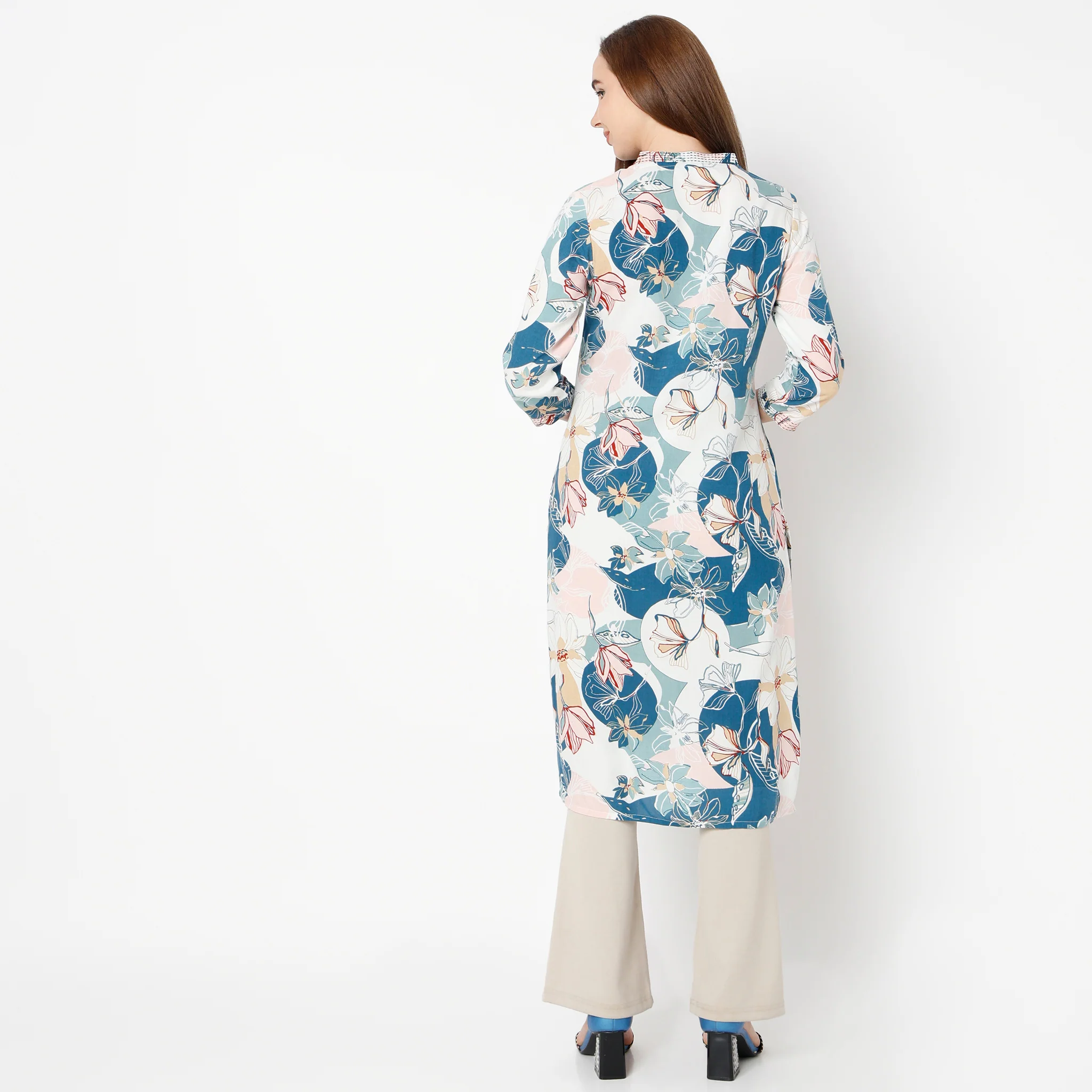 V-Neck Calf Length Three-Fourth Sleeve Straight Fit Printed Kurta - Image 3