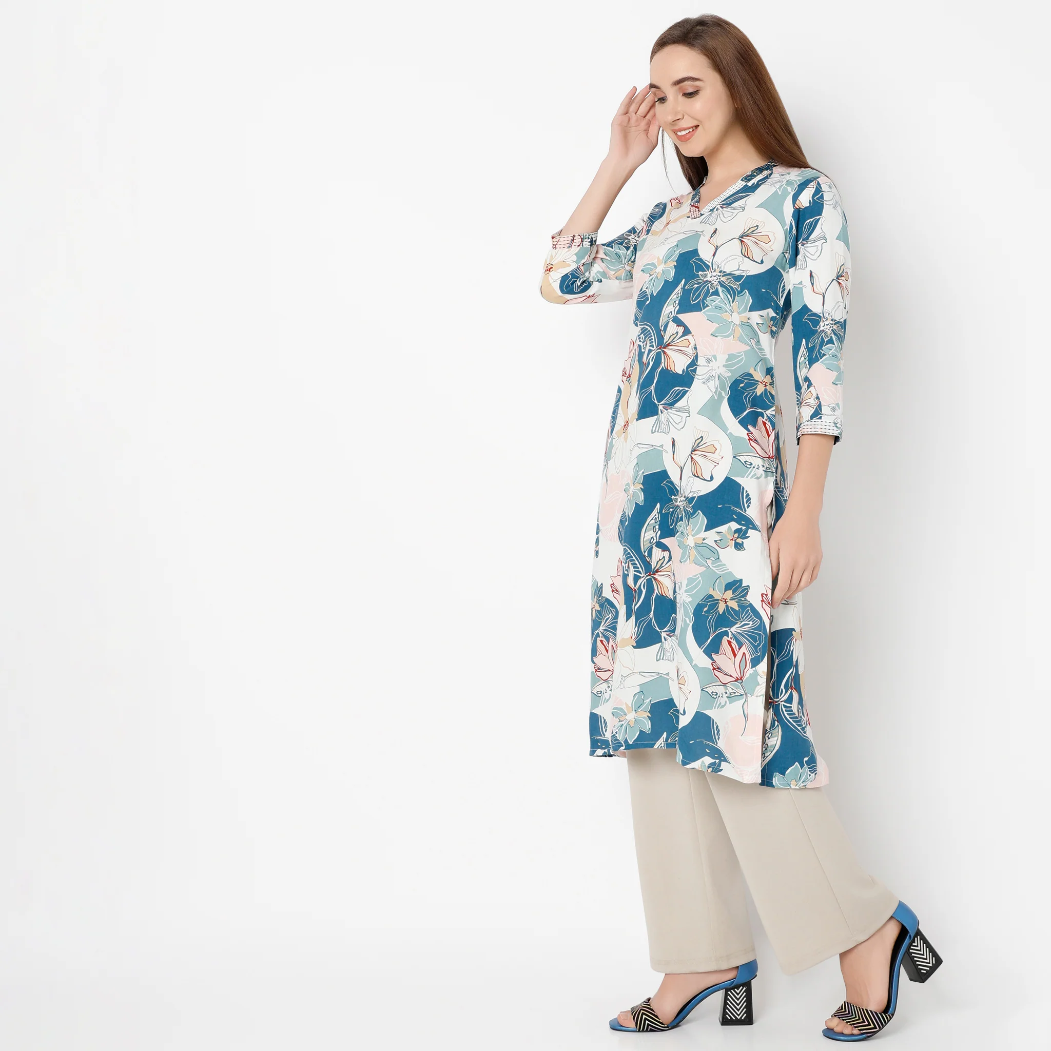 V-Neck Calf Length Three-Fourth Sleeve Straight Fit Printed Kurta - Image 5