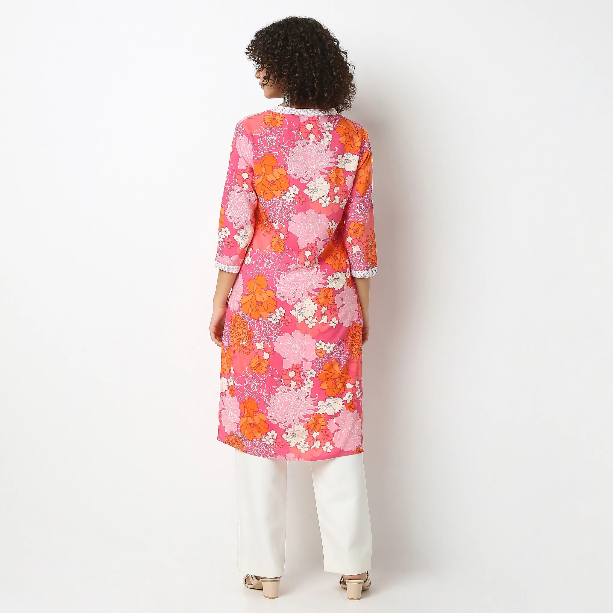 V-Neck Calf Length Three-Fourth Sleeve Straight Fit Printed Kurta - Image 3