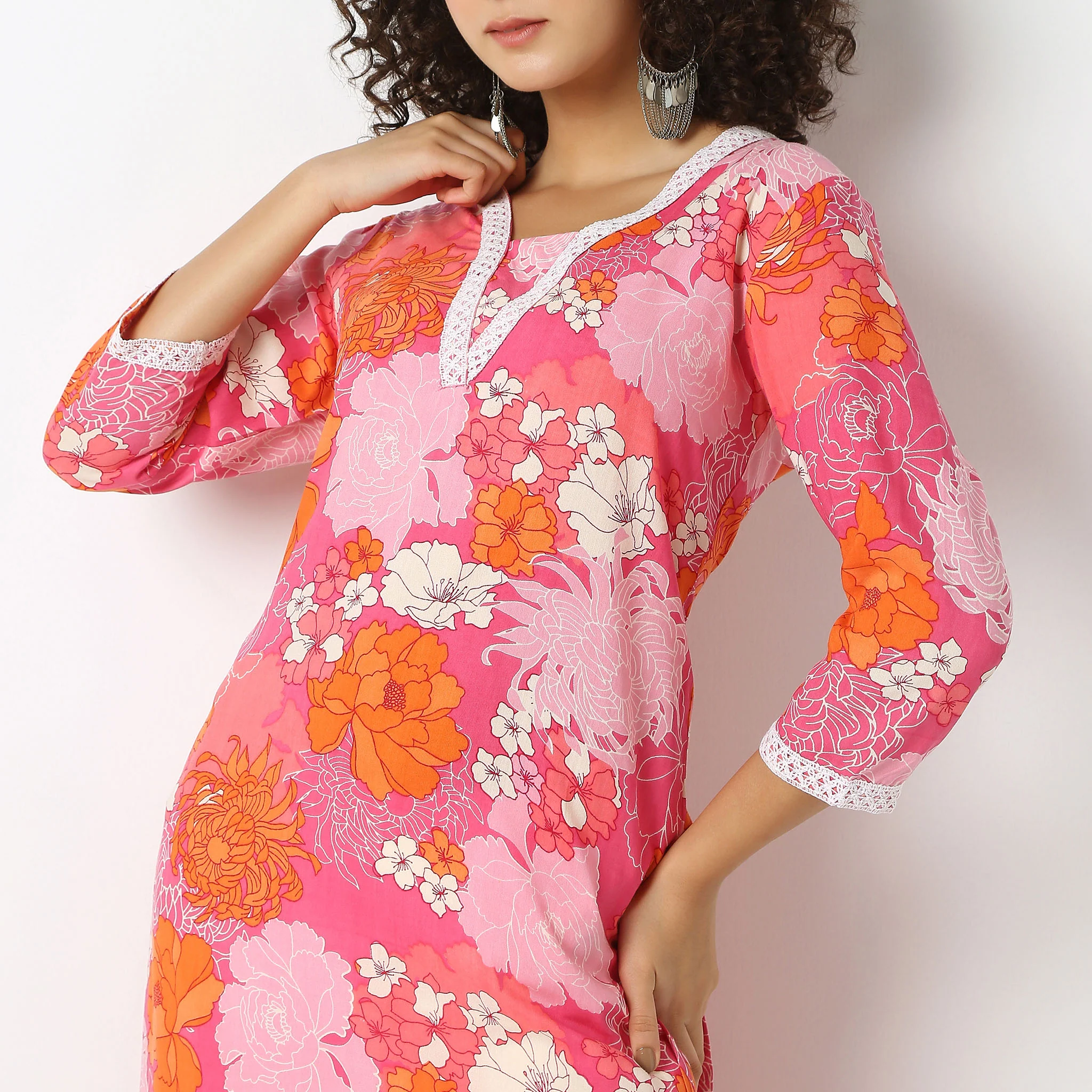 V-Neck Calf Length Three-Fourth Sleeve Straight Fit Printed Kurta - Image 4