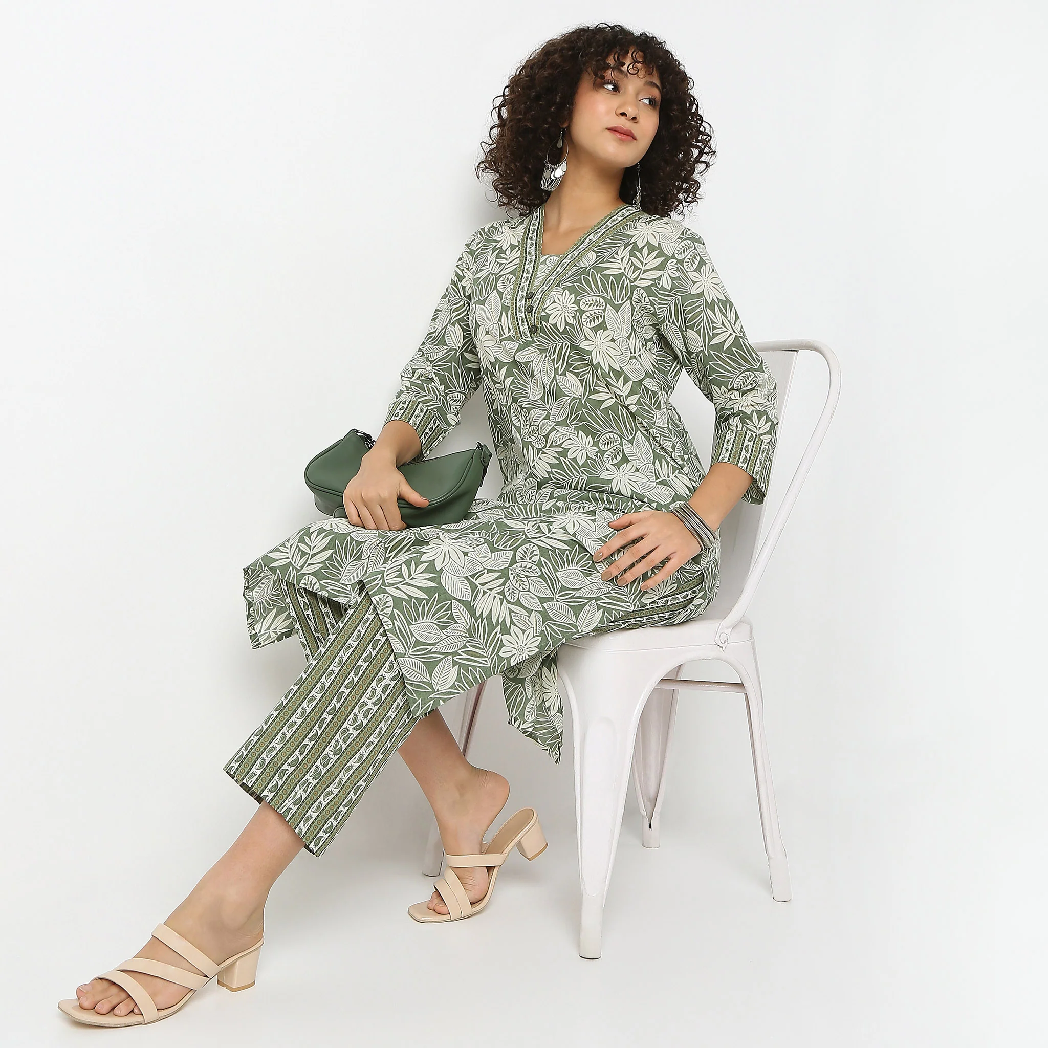 V-Neck Calf Length Three-Fourth Sleeve Straight Fit Printed Kurta - Image 6