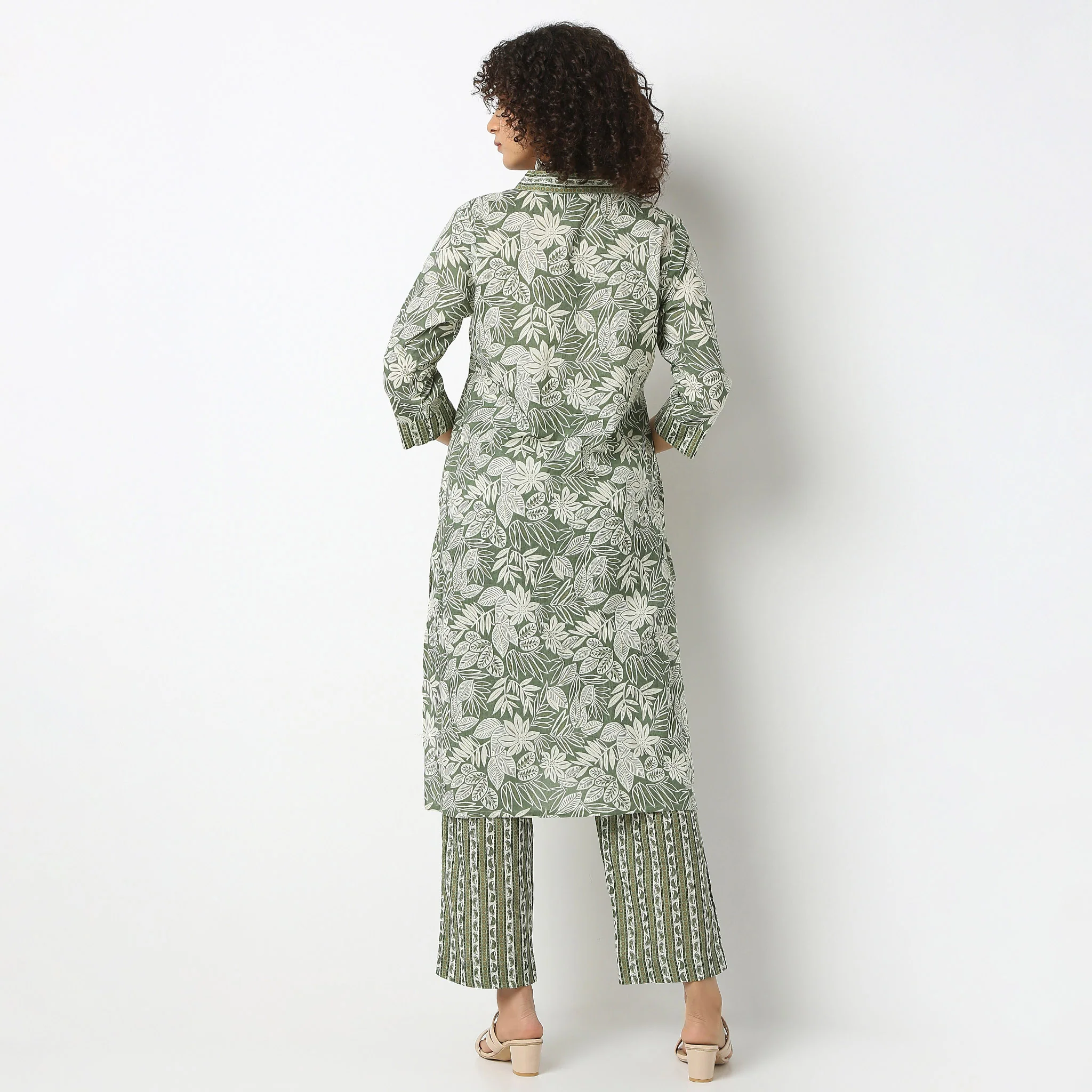 V-Neck Calf Length Three-Fourth Sleeve Straight Fit Printed Kurta - Image 8
