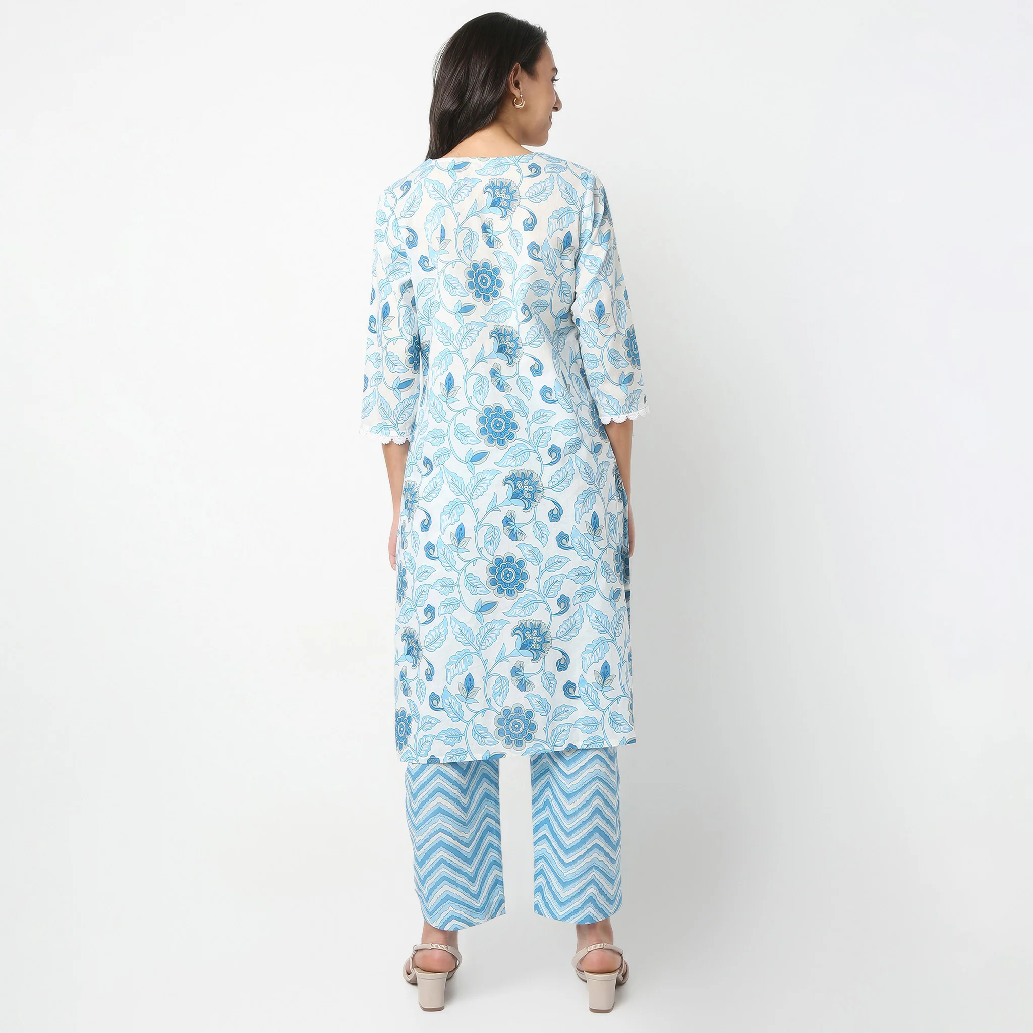 V-Neck Three-Fourth Sleeve Straight Fit Printed Kurta With Pant Set - Image 3