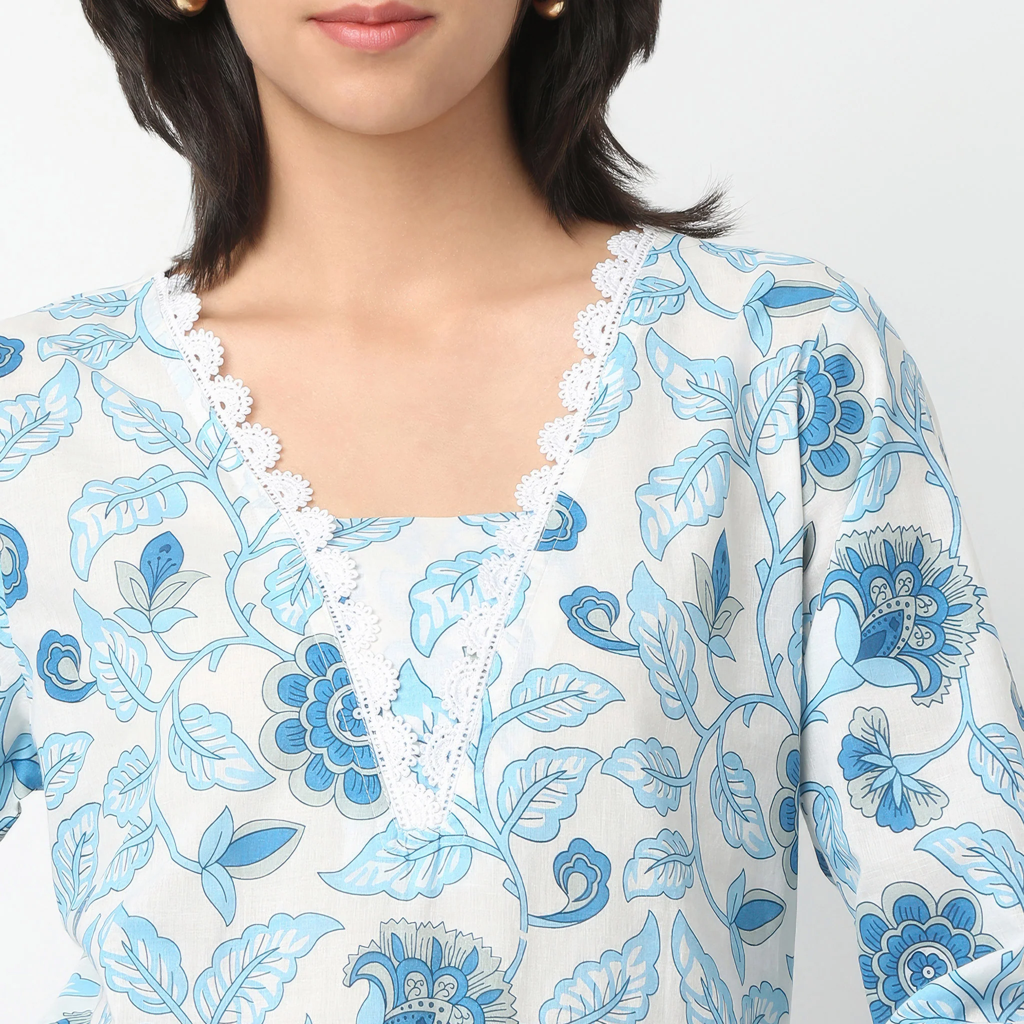V-Neck Three-Fourth Sleeve Straight Fit Printed Kurta With Pant Set - Image 4