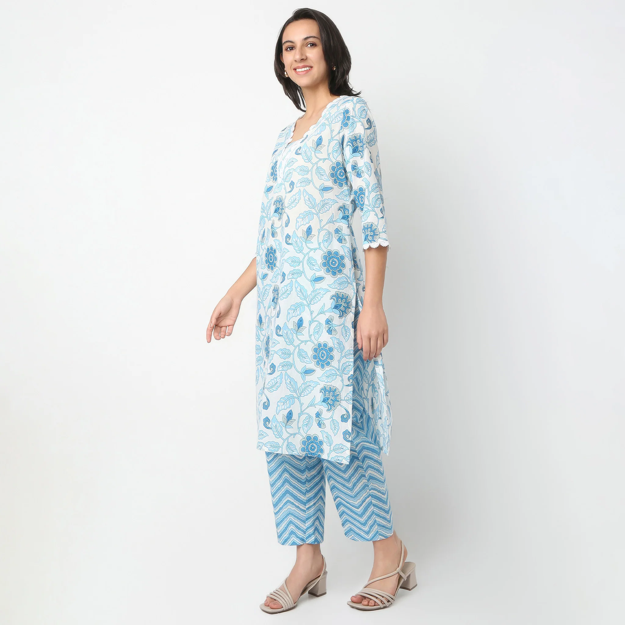 V-Neck Three-Fourth Sleeve Straight Fit Printed Kurta With Pant Set - Image 5