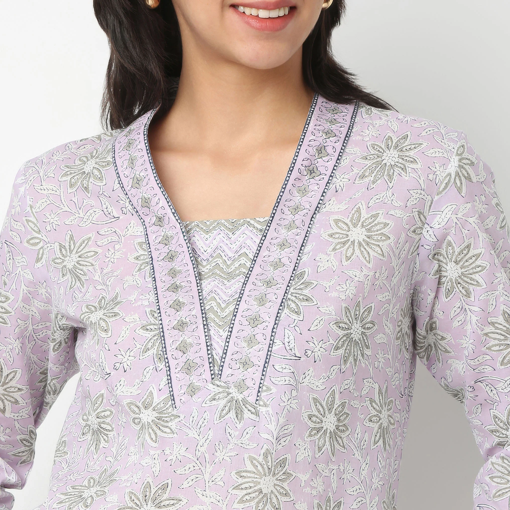 Printed V-Neck Cotton Kurta and Pant With Dupatta Set - Image 4