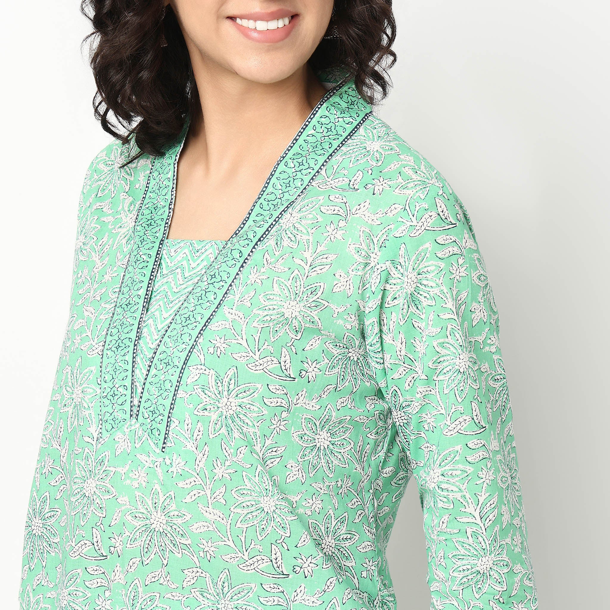 Printed V-Neck Cotton Kurta and Pant With Dupatta Set - Image 9