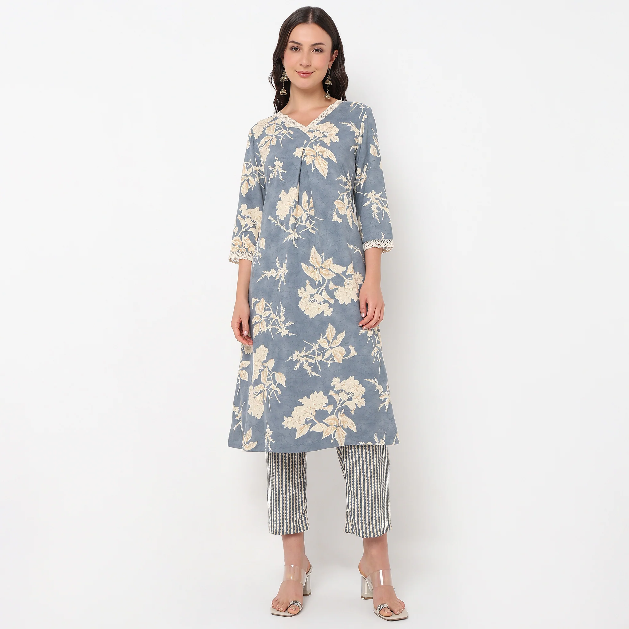 V-Neck Printed Kurta and Pant Set - Image 2