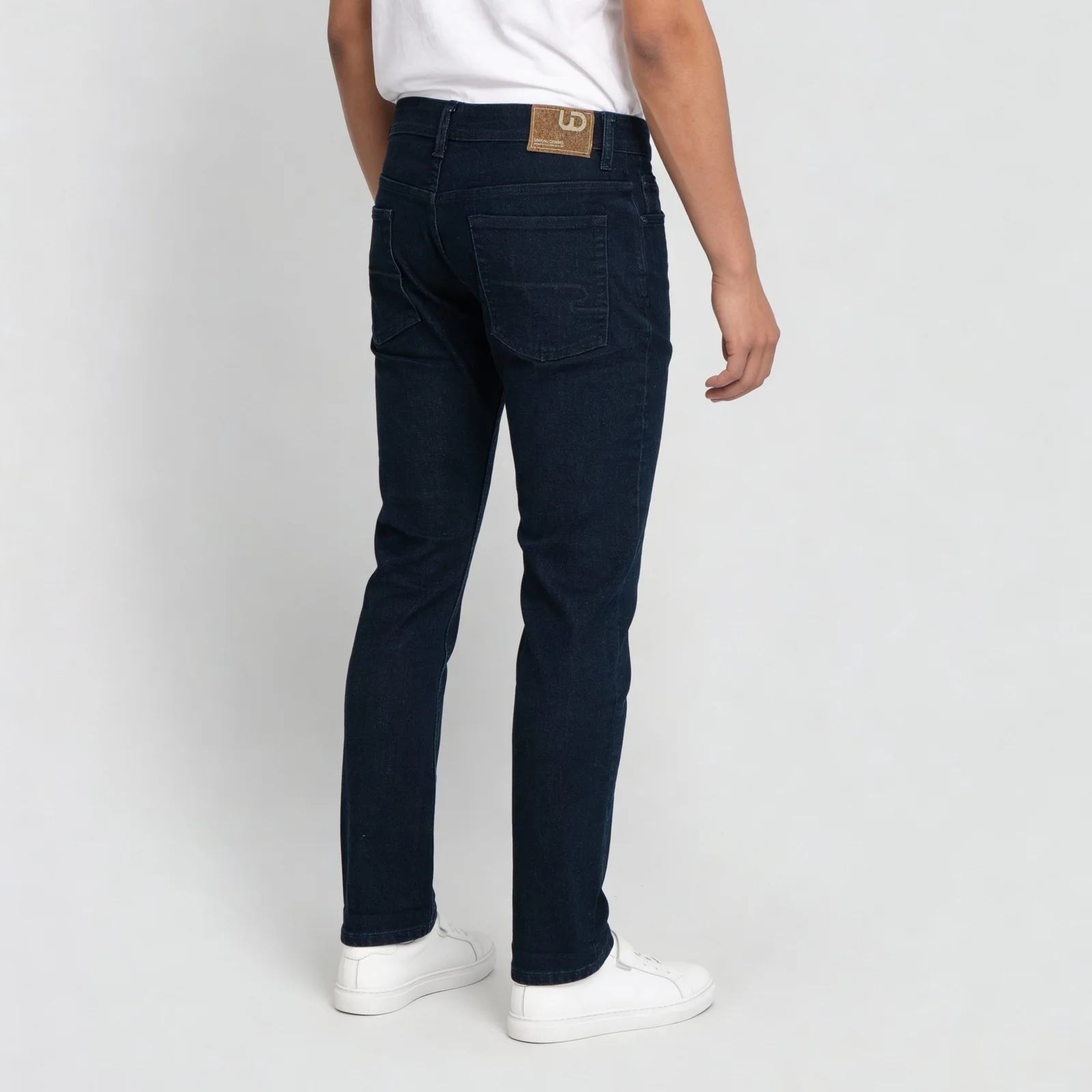 Straight Fit Solid Jeans - Image 3