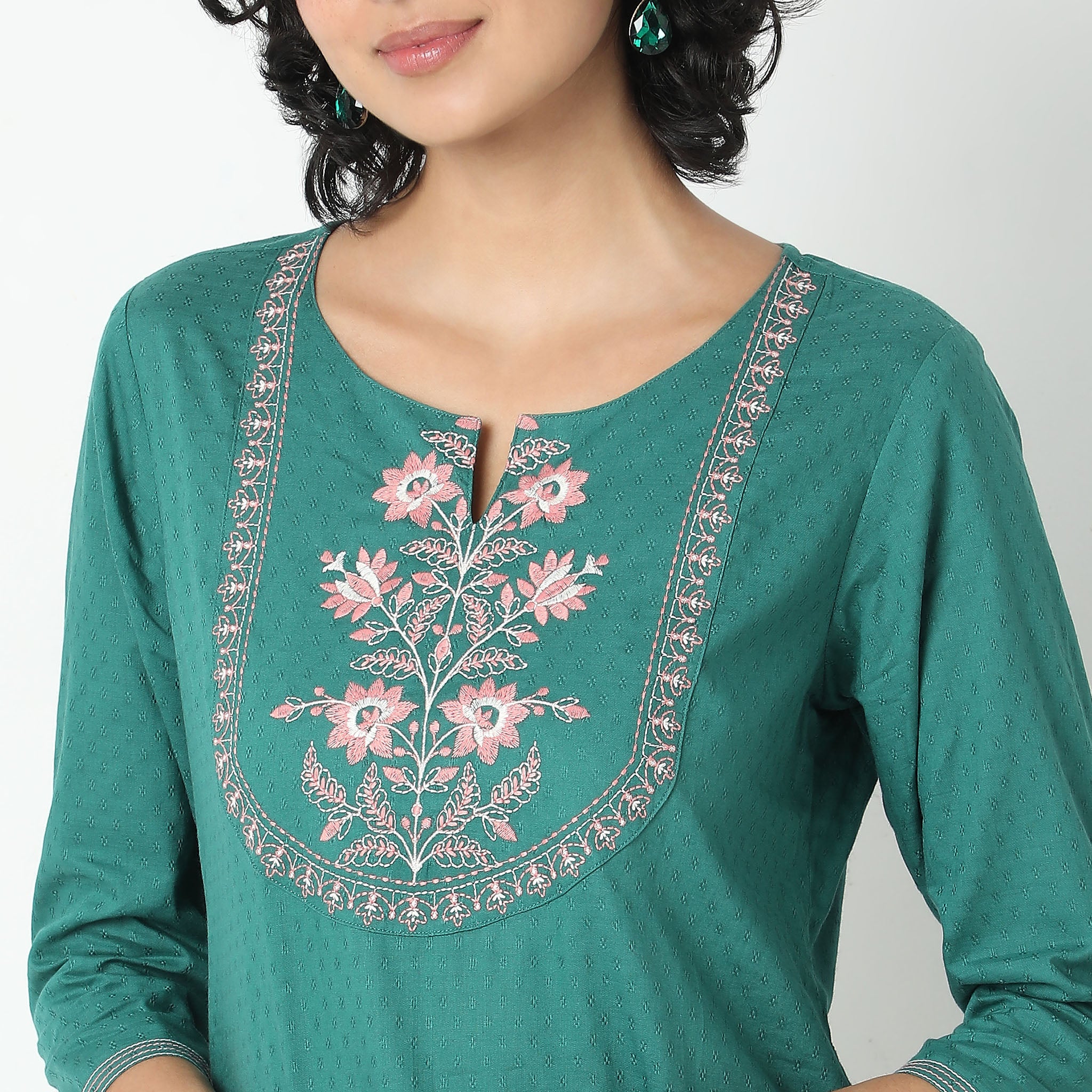 Straight Fit Solid Kurta - Image 4