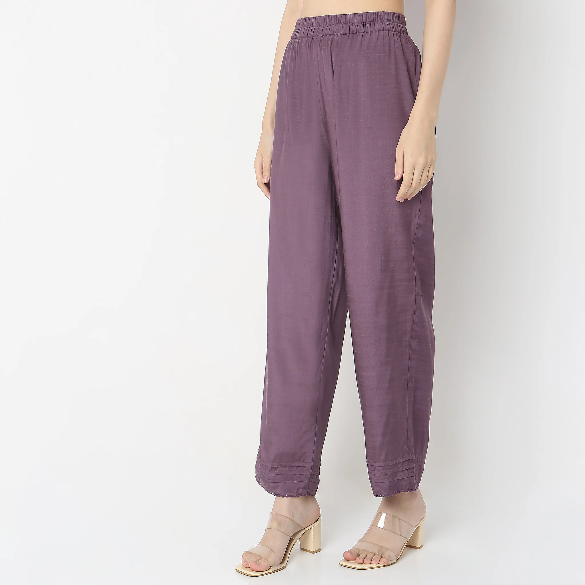 Straight Fit Solid Mid Rise Pants - Image 5